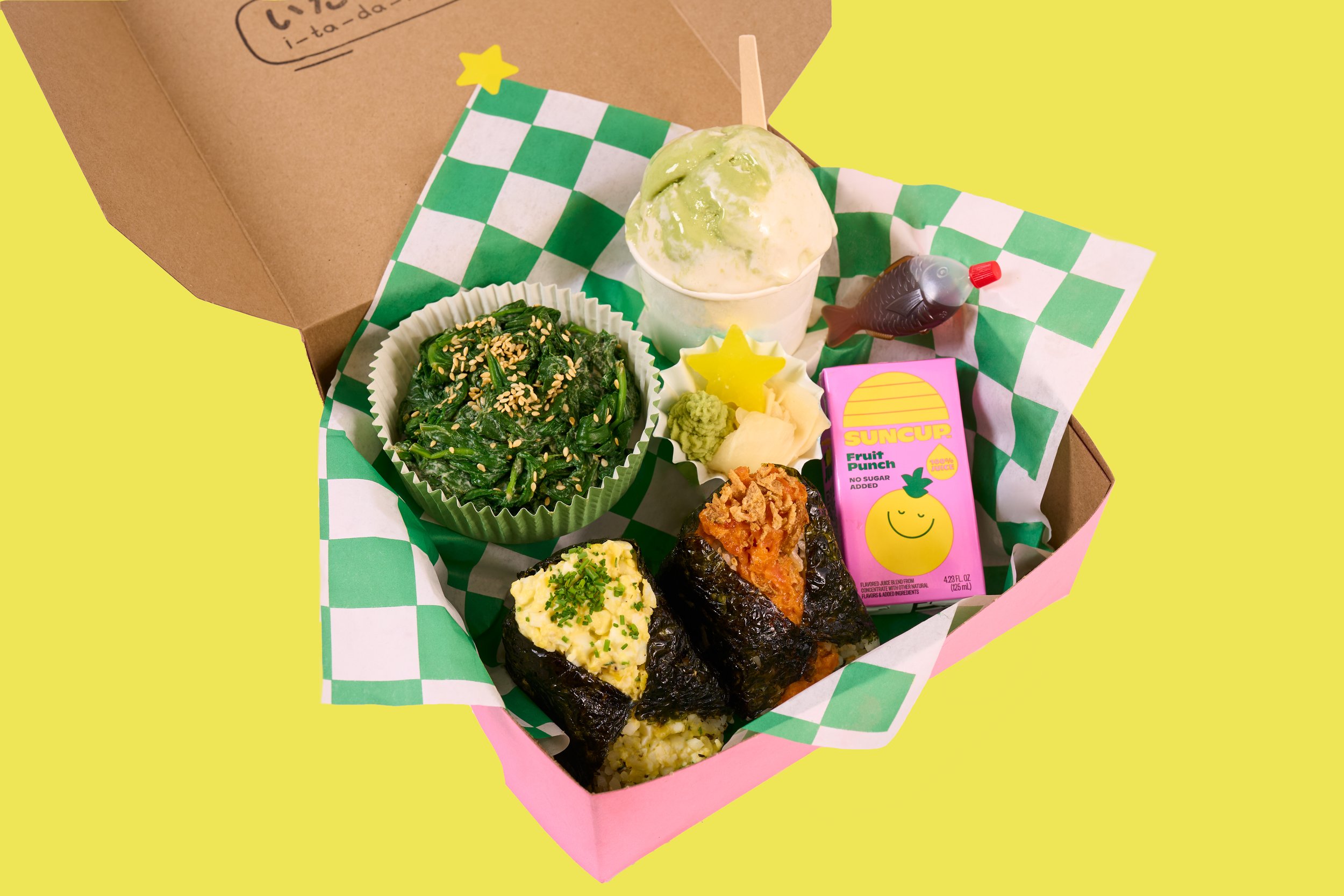 Build Your Own LUNCHBOX -
2 onigiri + 1 salad + 1 sweet + 1 juicebox
+ ginger, wasabi, radish star, ponzu fishy = $19