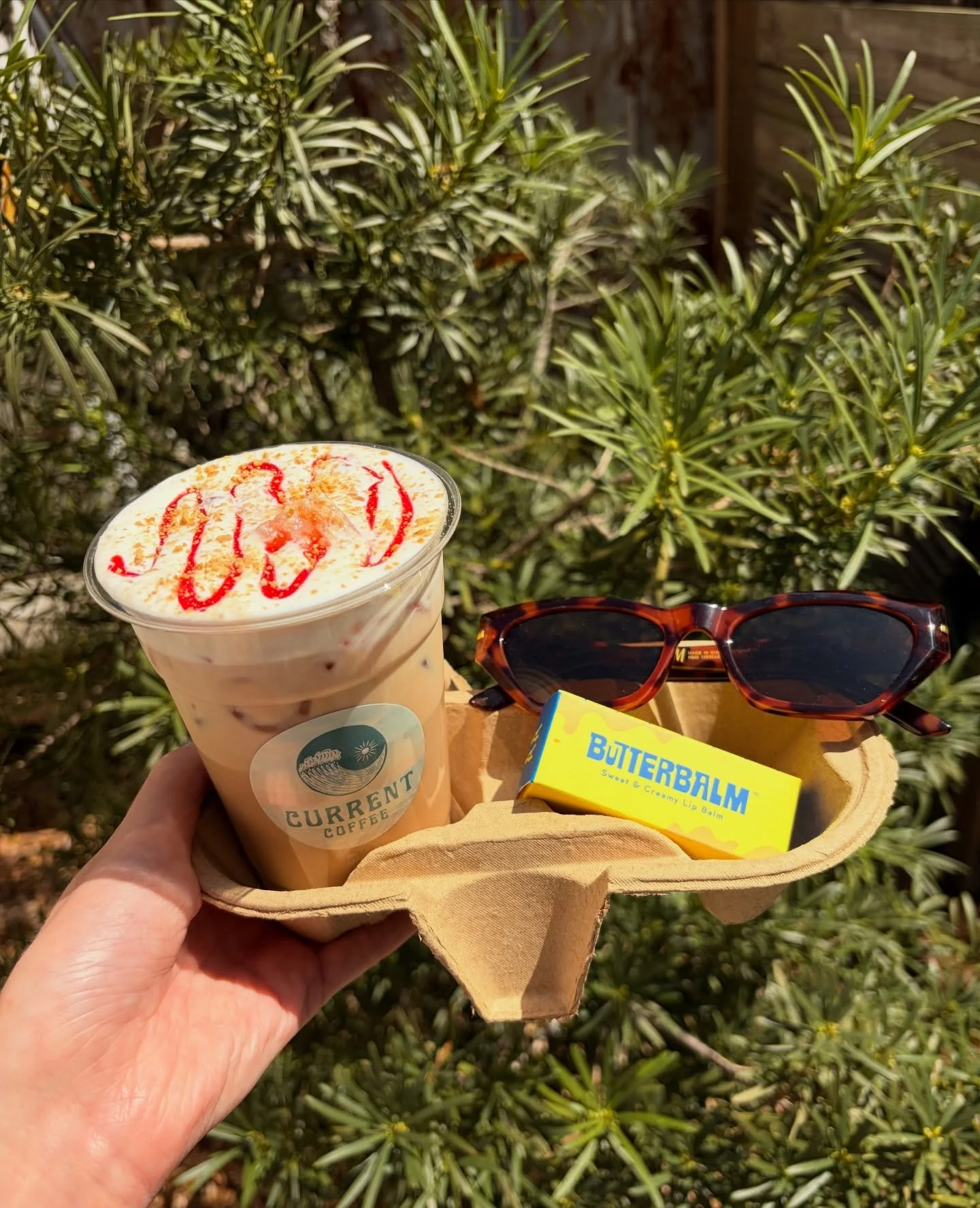 Beach essentials, all in one place ☀️🕶️☕️ #currentcoffeeilm