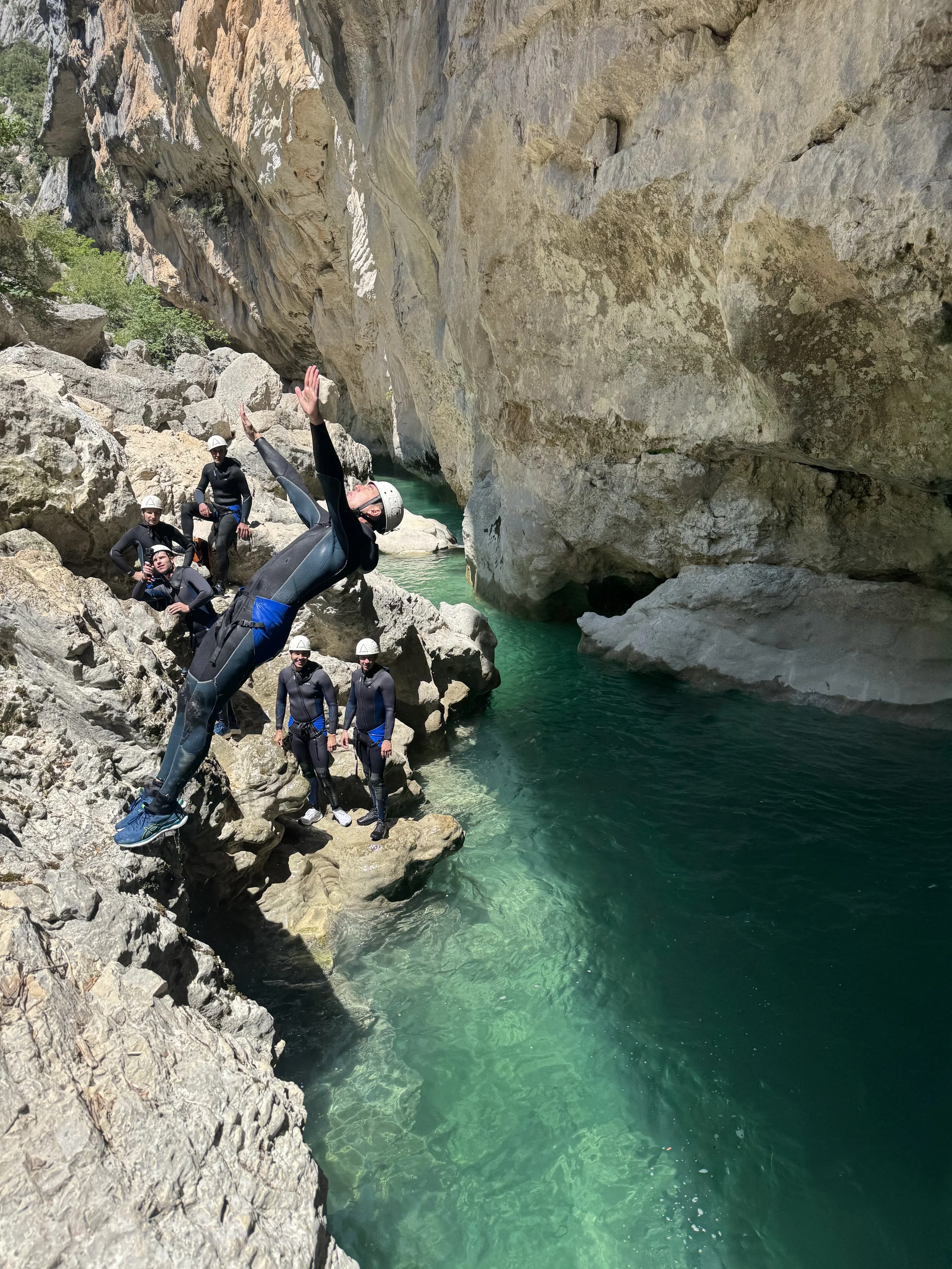 Salto arrière dans l'eau 