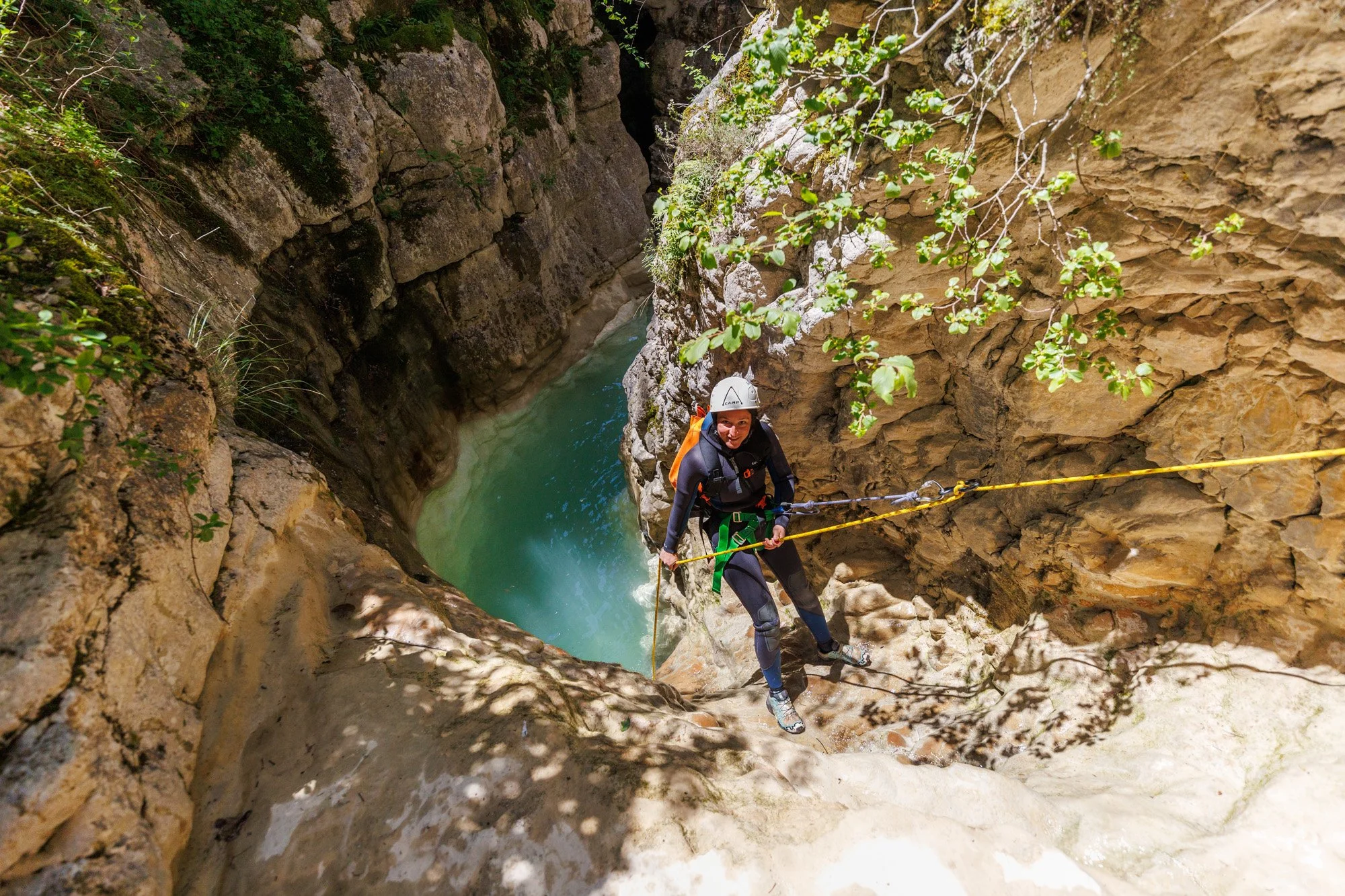 Descente en rappel dans un canyon du Verdon