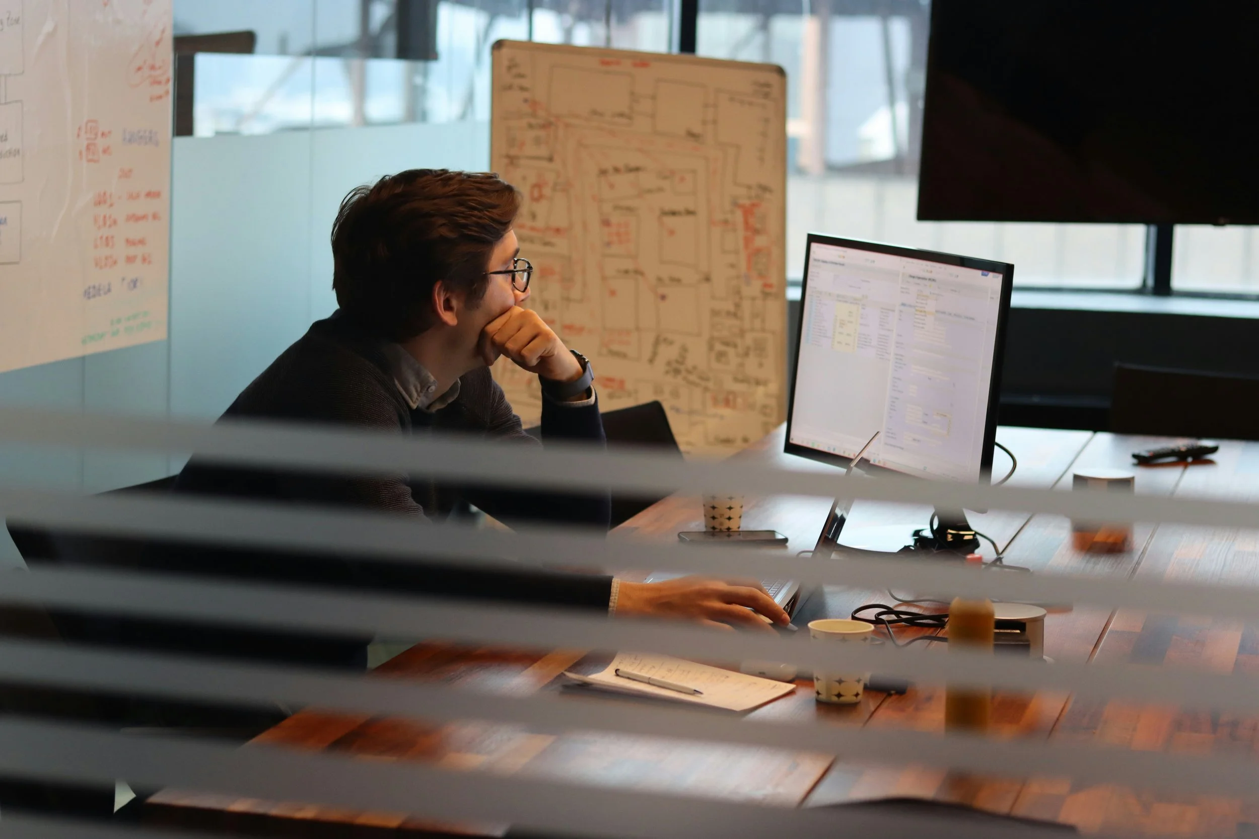 La IA está erosionando el pensamiento crítico en el trabajo. La ventana se está cerrando