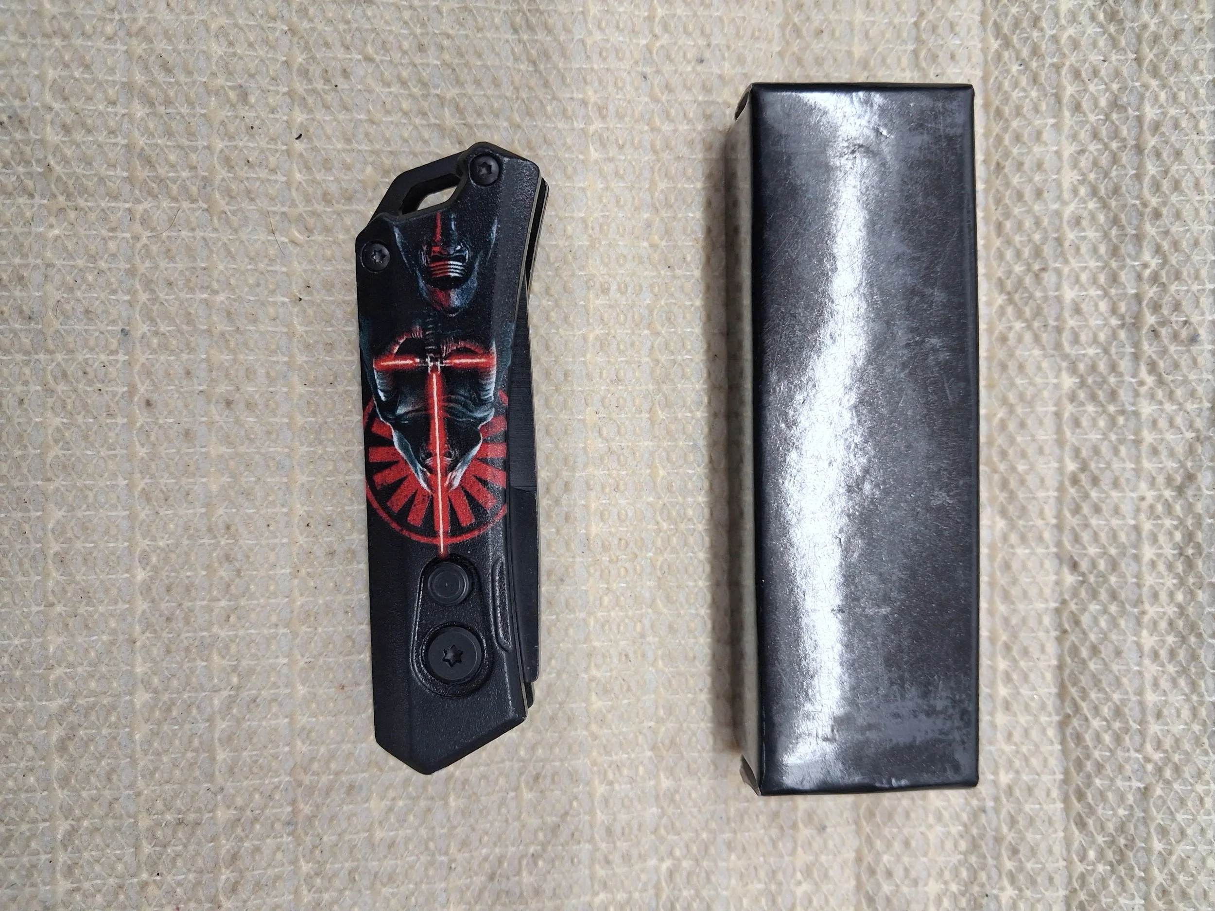Automatic Graphic Folding Knife