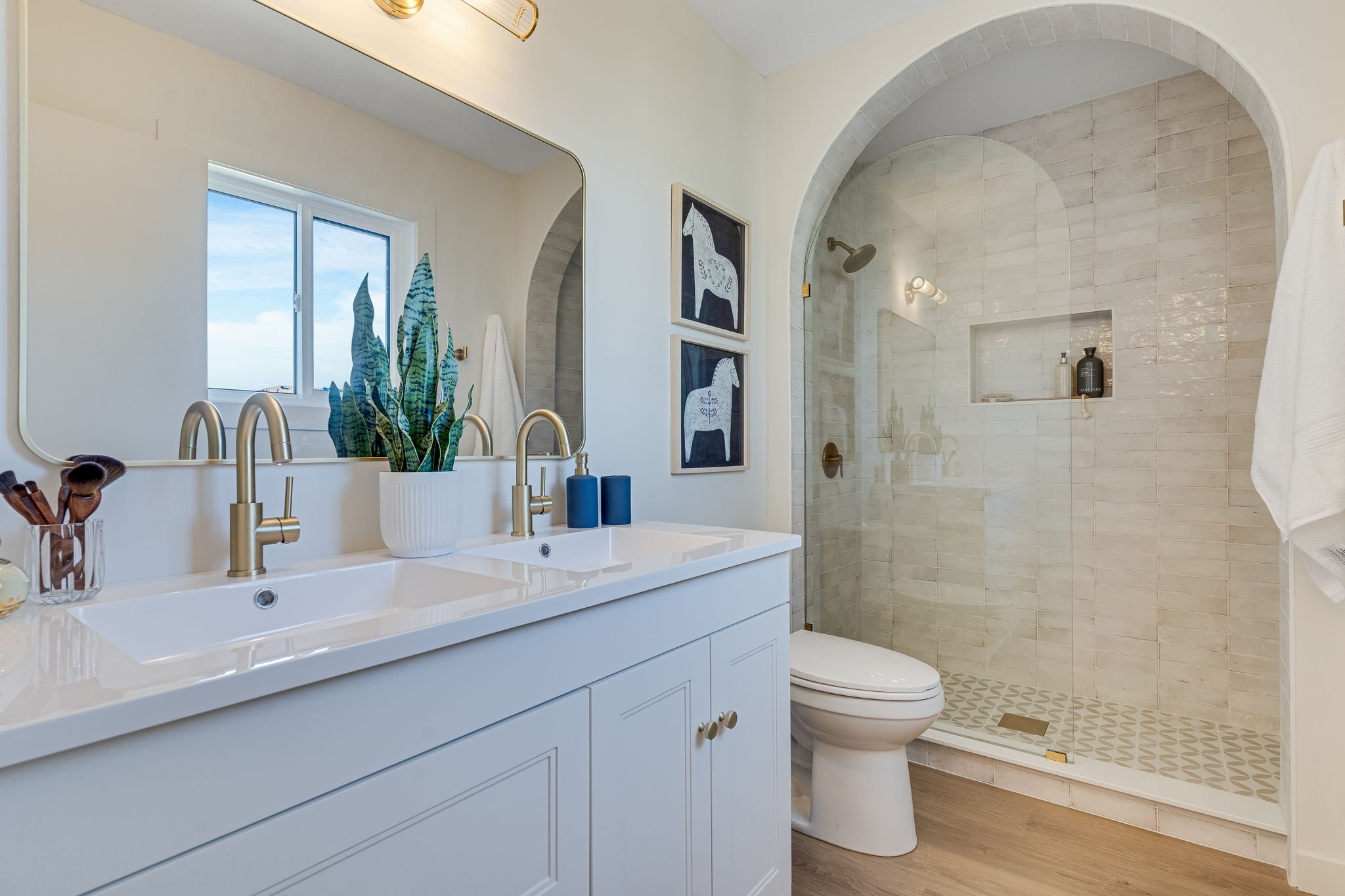 ensuite.jpg
