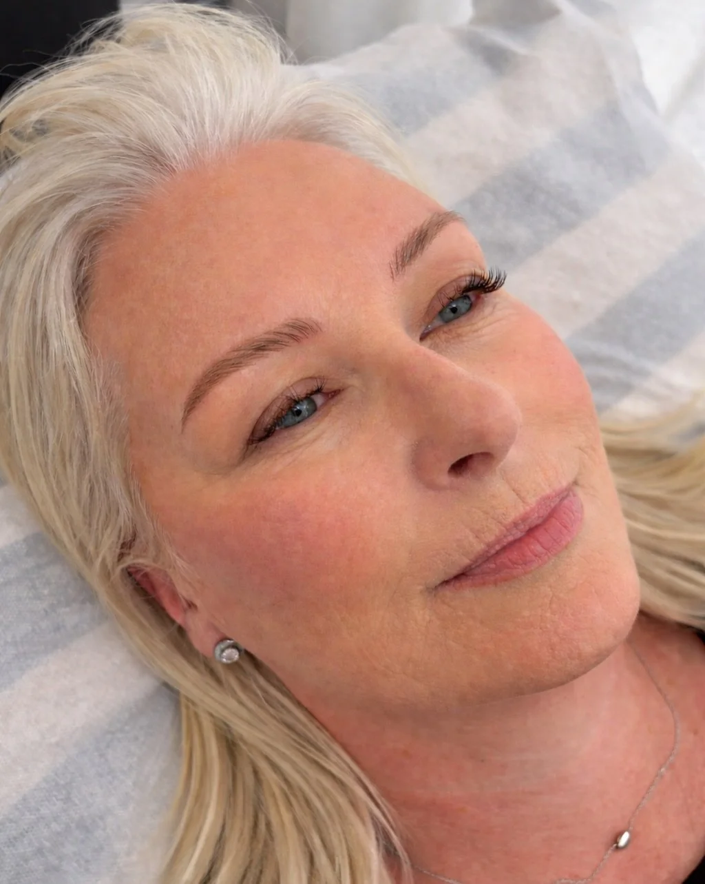 Sorry what?!! This nano combination brow is everything on this beautiful face! Full, fluffy yet defined and classy as they come