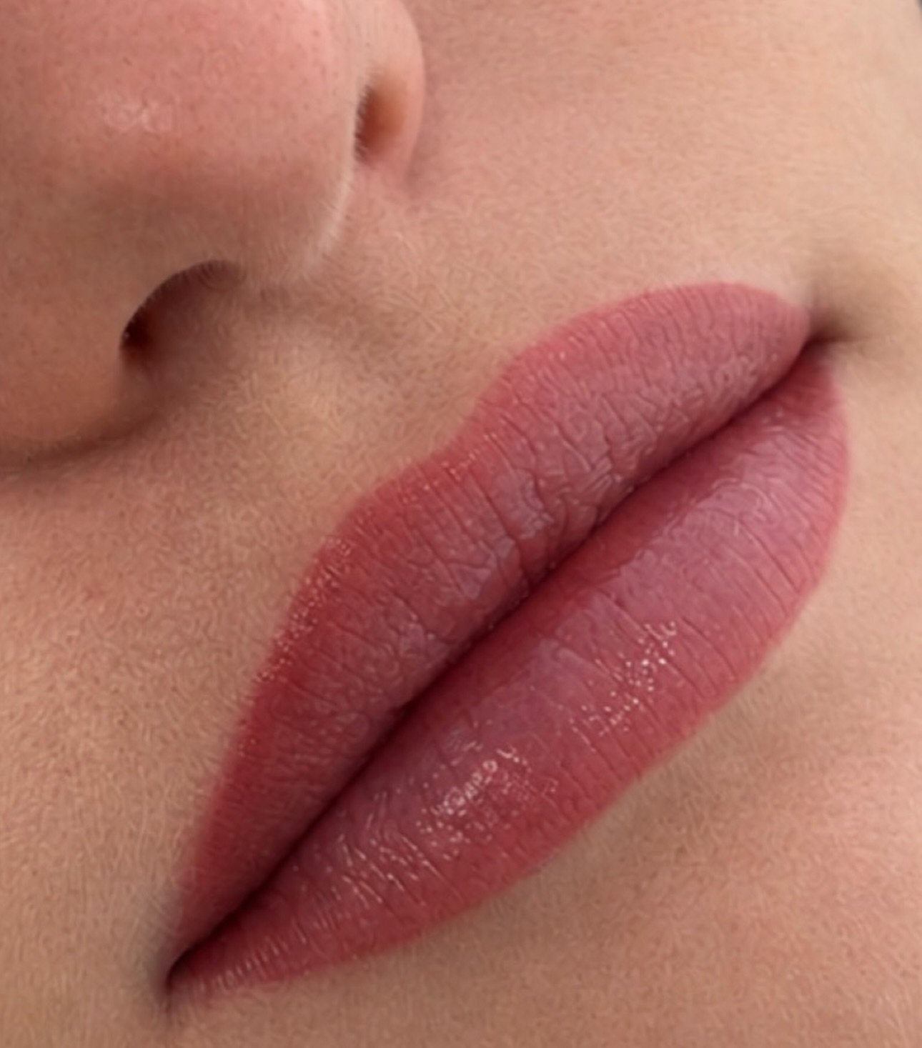 A beautiful berry blush lip tattoo for a beautiful honey 🍯