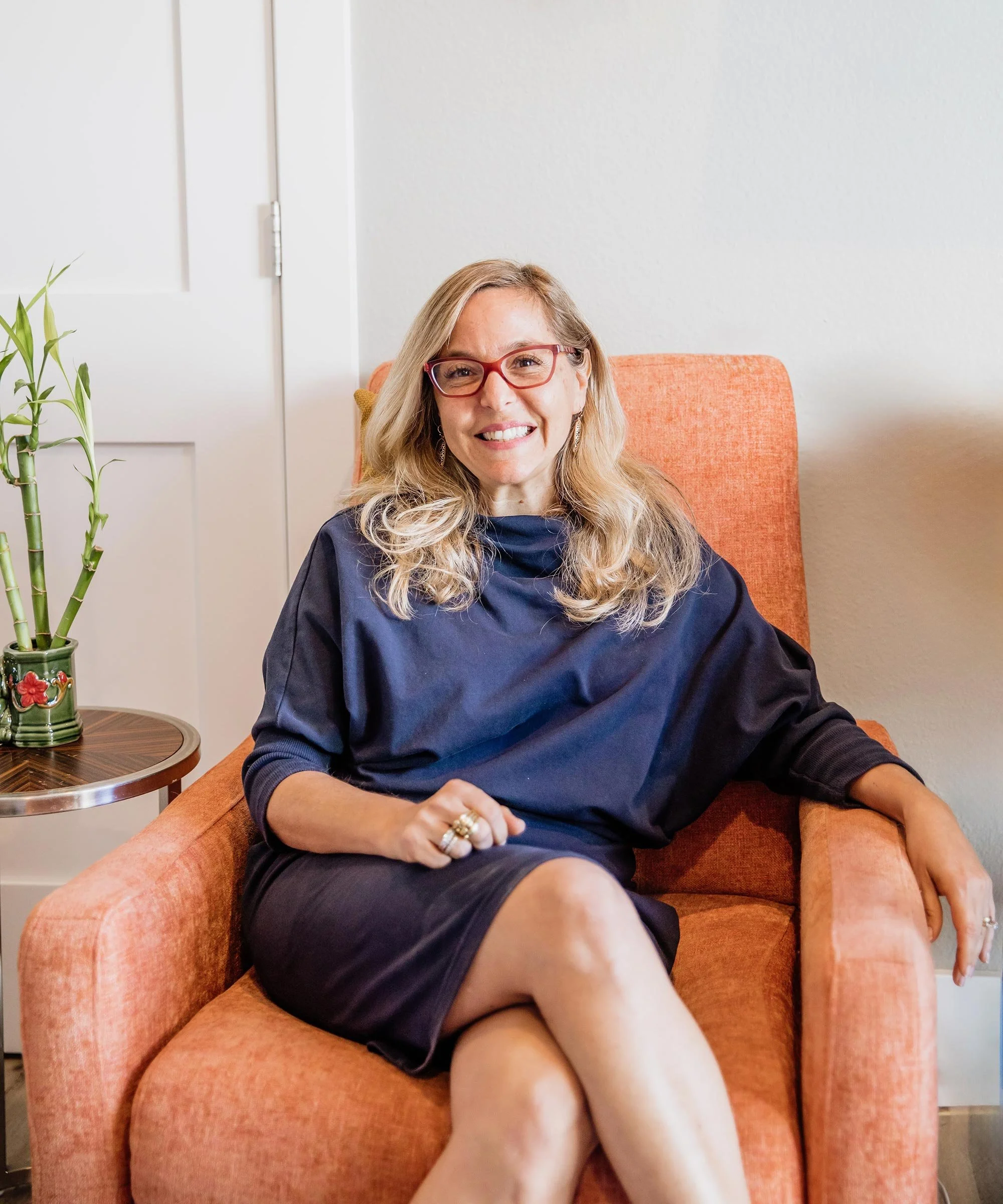 Debbie Radzinsky, LCSW Headshot: Licensed Psychotherapist in Austin Texas and New York