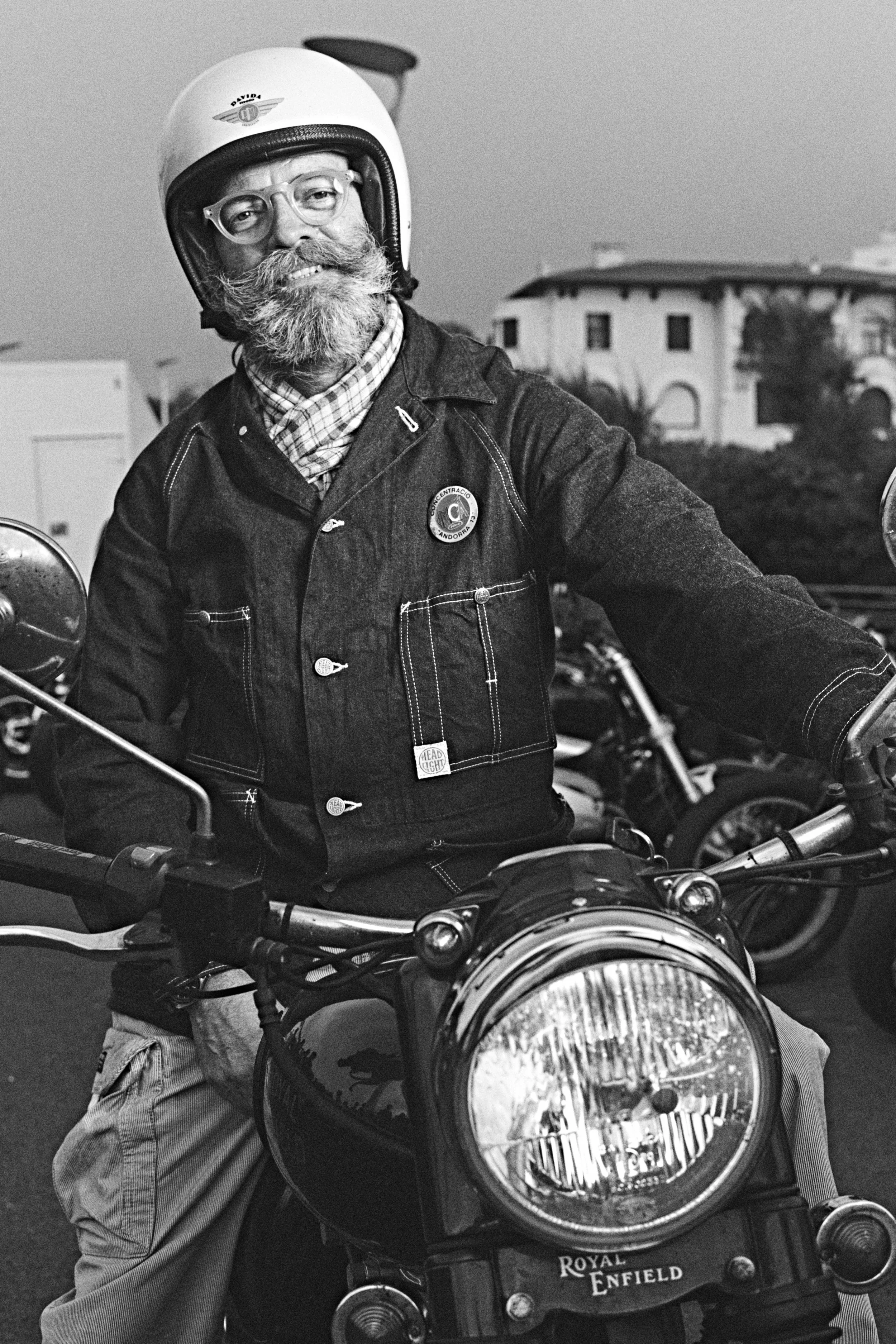 arno-lam-fashion-portrait-wheels-waves-biarritz-0041.jpg