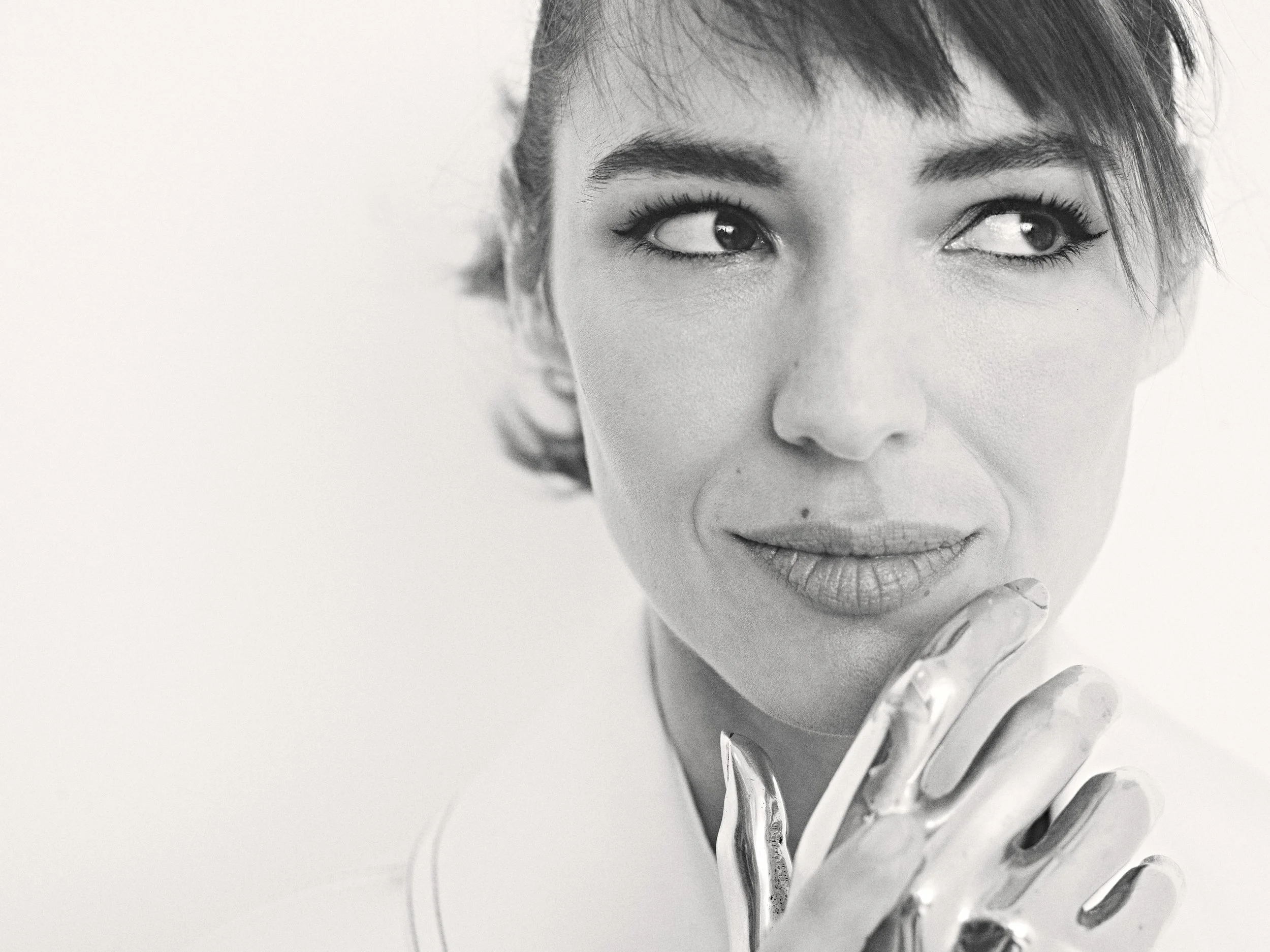 arno-lam-fashion-portrait-paris-louise-bourgoin-0005.jpg