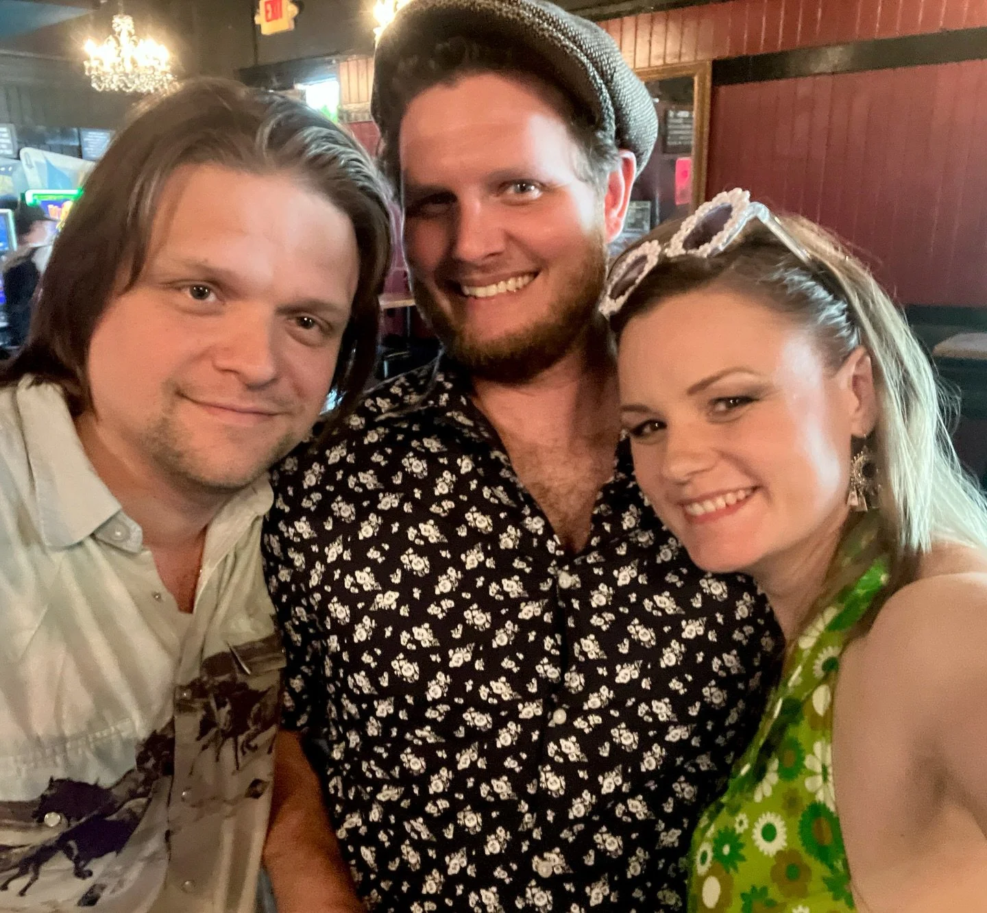 Heading into a big weekend of gigs! Hope to see y&rsquo;all out there, kicking back and having fun.

#vocaltrio #vocalharmony #prettysinging #dangerbarnesandwilson