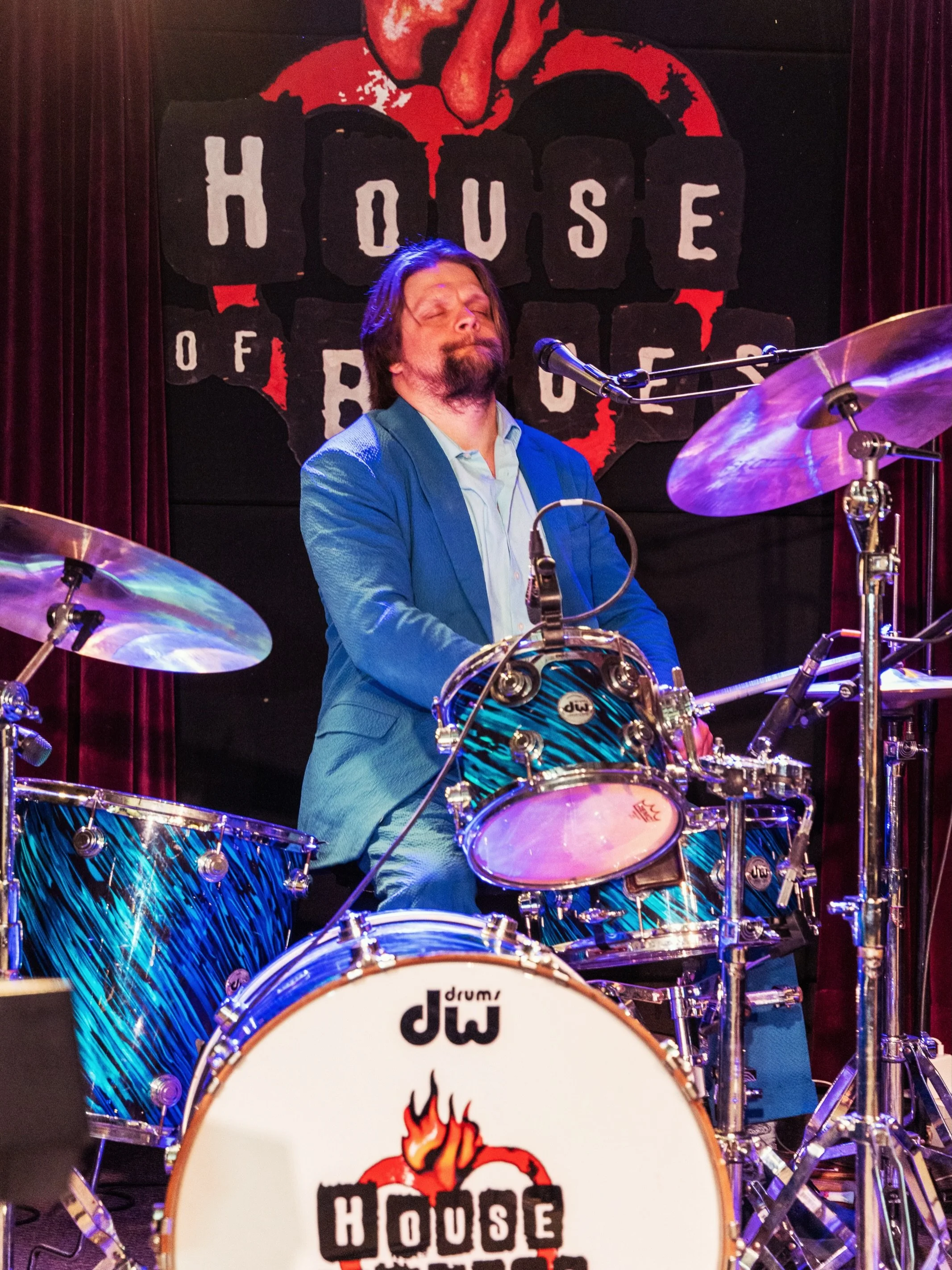 Alec bringing the Beat to the dueling piano show at House Of Blues.