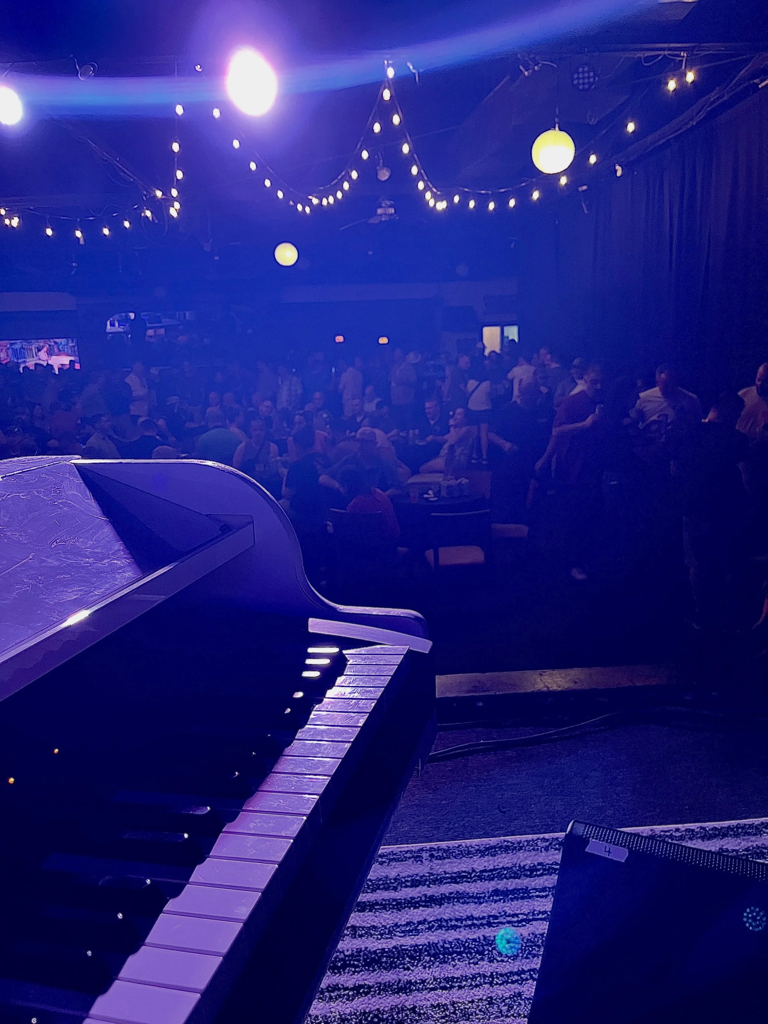 Packed out crowd for corporate dueling pianos!