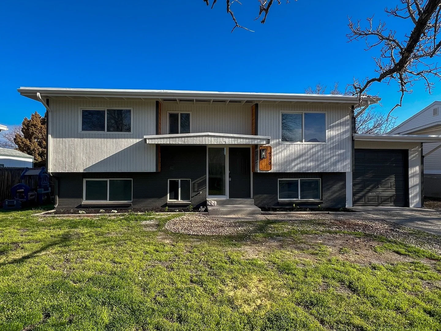 🚨 Just Listed in West Valley City! 🏡
📍 6770 W 3860 S | 4 Bed | 2 Bath | Fully Remodeled

This split-entry stunner has been updated from top to bottom &mdash; we&rsquo;re talkin&rsquo; brand new TPO membrane roof, fresh paint inside &amp; out, all 