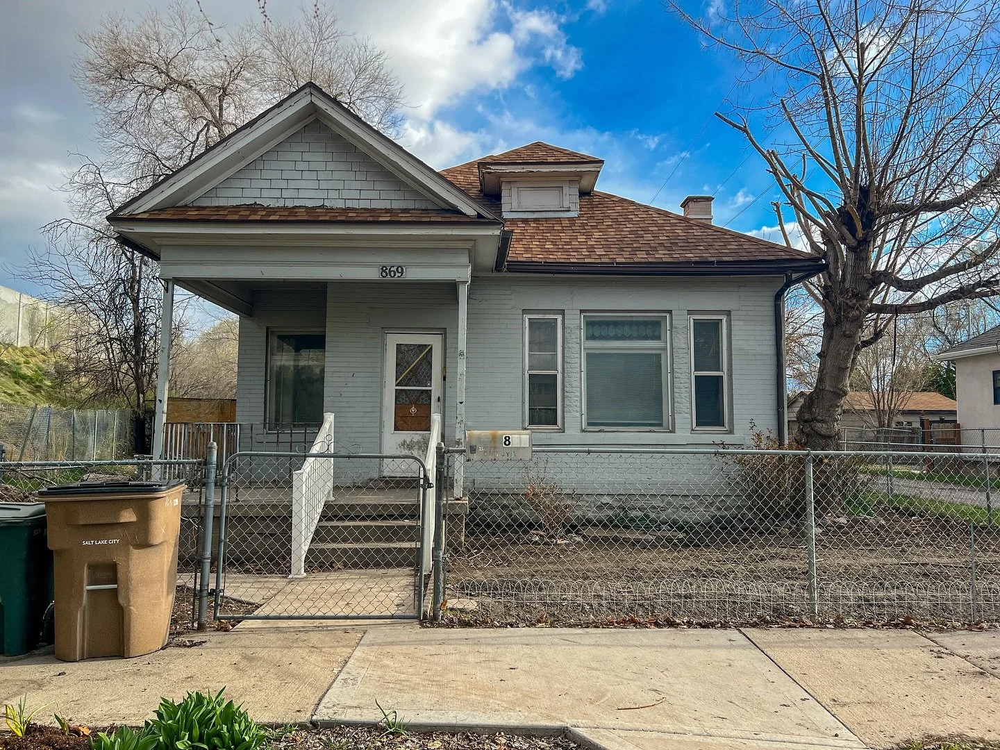 Decided to dump this one and let someone else take it on! CHEAPEST SINGLE FAMILY HOME IN SALT LAKE COUNTY! If you know anyone looking for a project hit me up! 

869 W 300 S, Salt Lake City, UT 84104
$289,000
2 bed 1 bath 1059sqft (with additional par