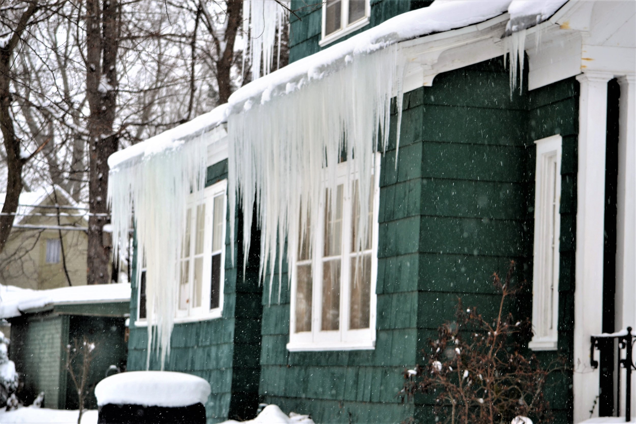 Ice Dams 101: Protecting Your Cape Cod Roof This Winter