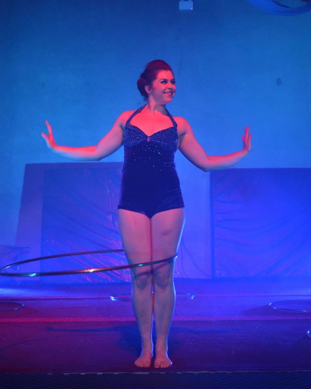 💫 🎉 WANT TO LEVEL UP YOUR HOOP GAME? 🎭💪

Our Monoxide Alumni @shona.margaret has come back with a bang to show you skills and techniques that she has gained from her international travels and performances.🤩 From twirling, throwing, spinning and 