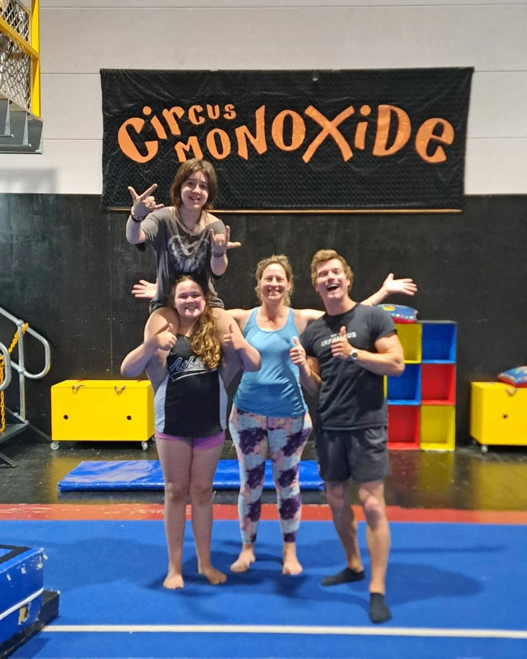 🤩 What an awesome workshop that was! 💫

A HUUUUGE thank you to Ian Richardson for coming down and spending time with our hand balancers to level up their handstand game.🤗 🥰 From beginners to advanced students, we were all left stronger, empowered