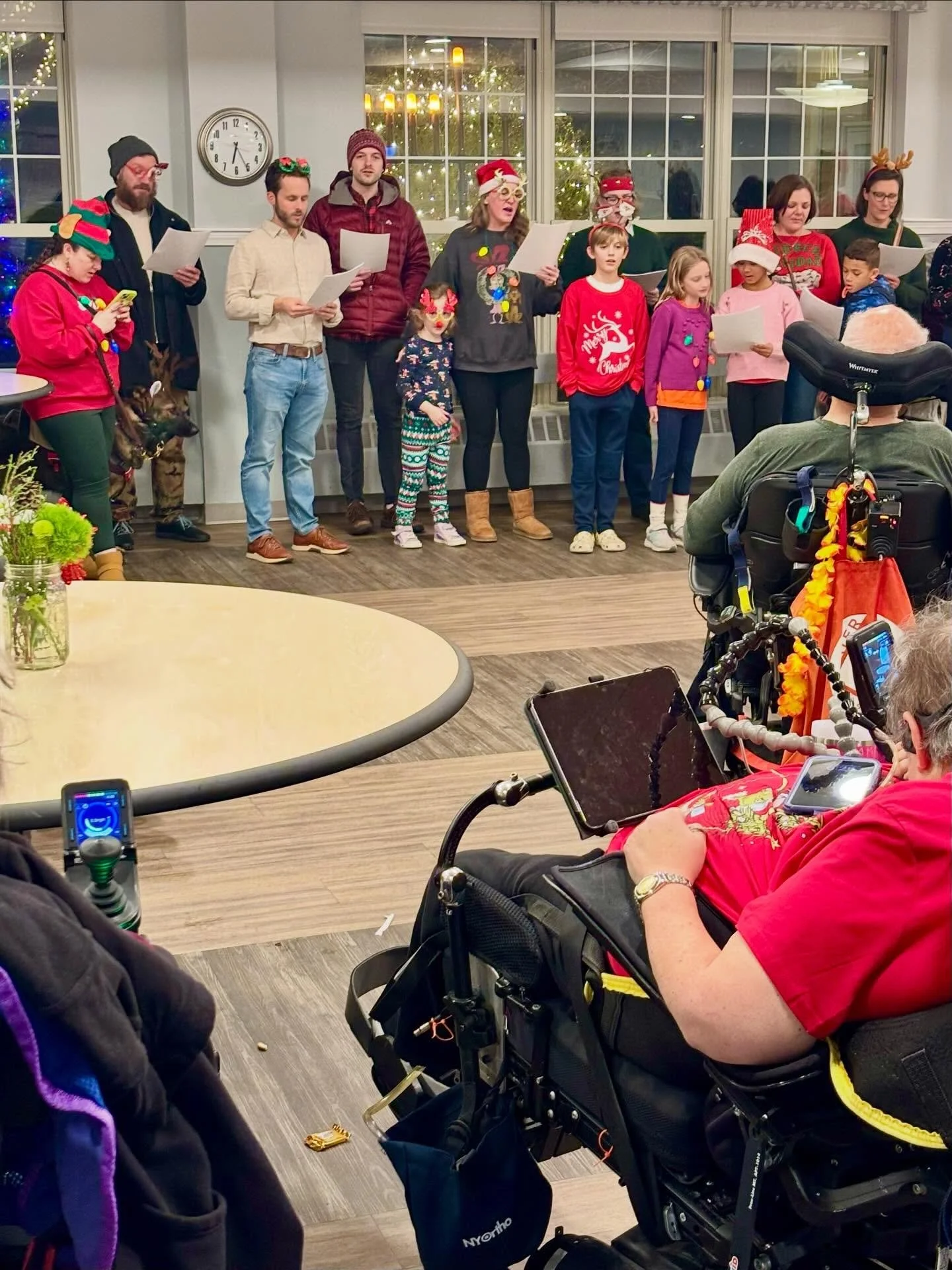 We got festive and brought some Christmas cheer and carols this week to friends at @thebostonhome and @standishvillagelowermills.
