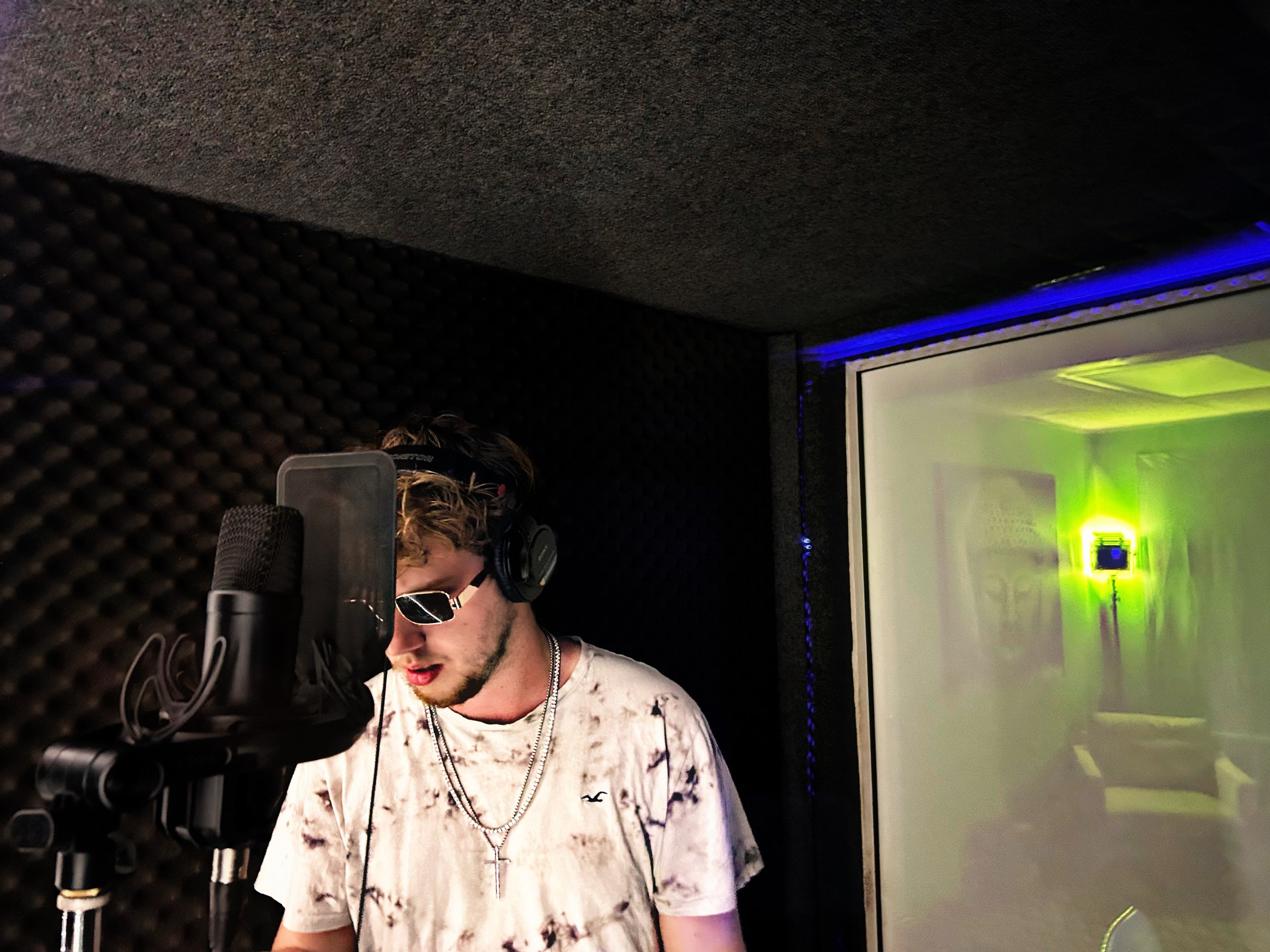 Artist Spotlight: Lxveless