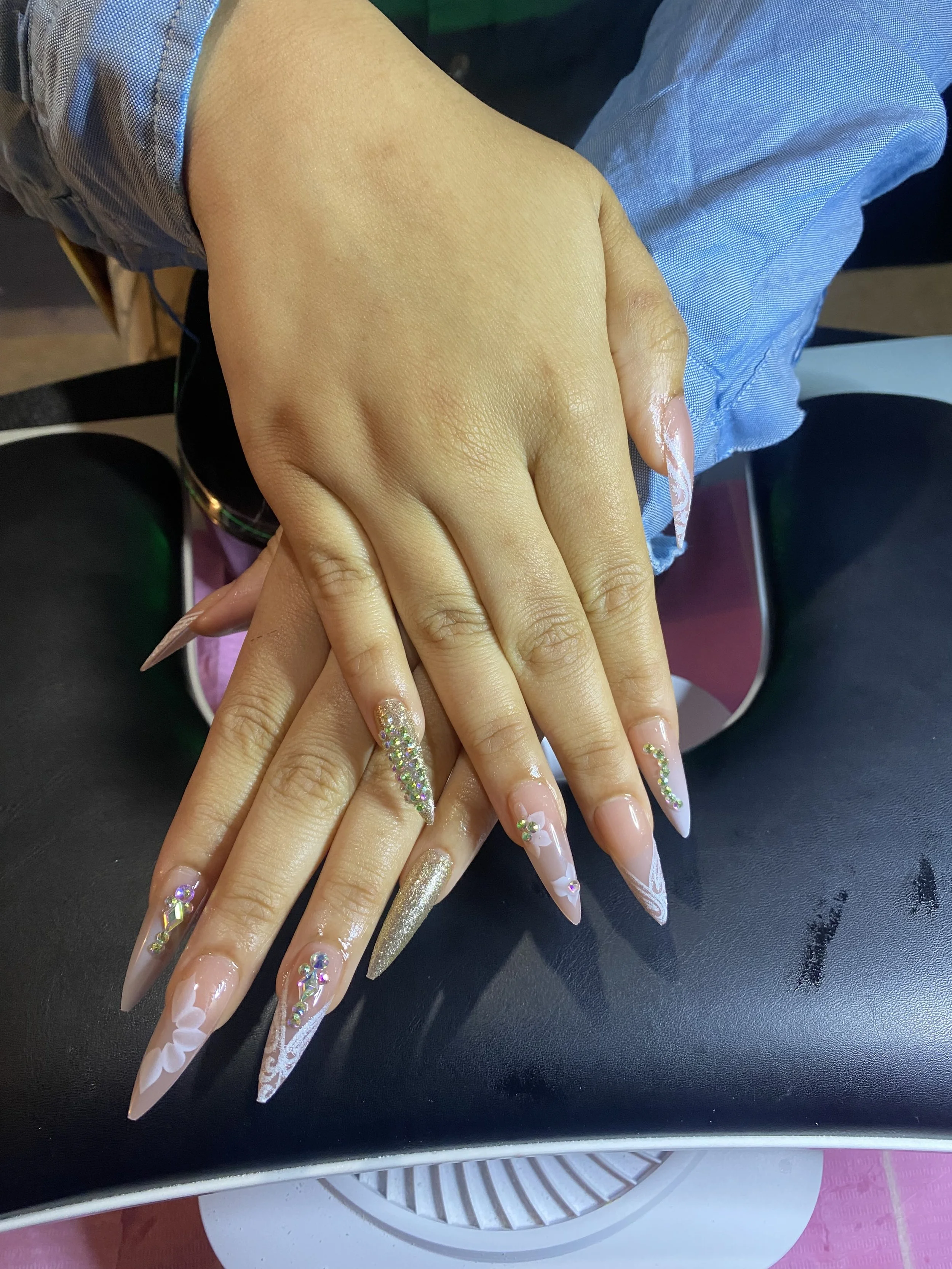 PRESS-ON NAILS INSTALLATION 
