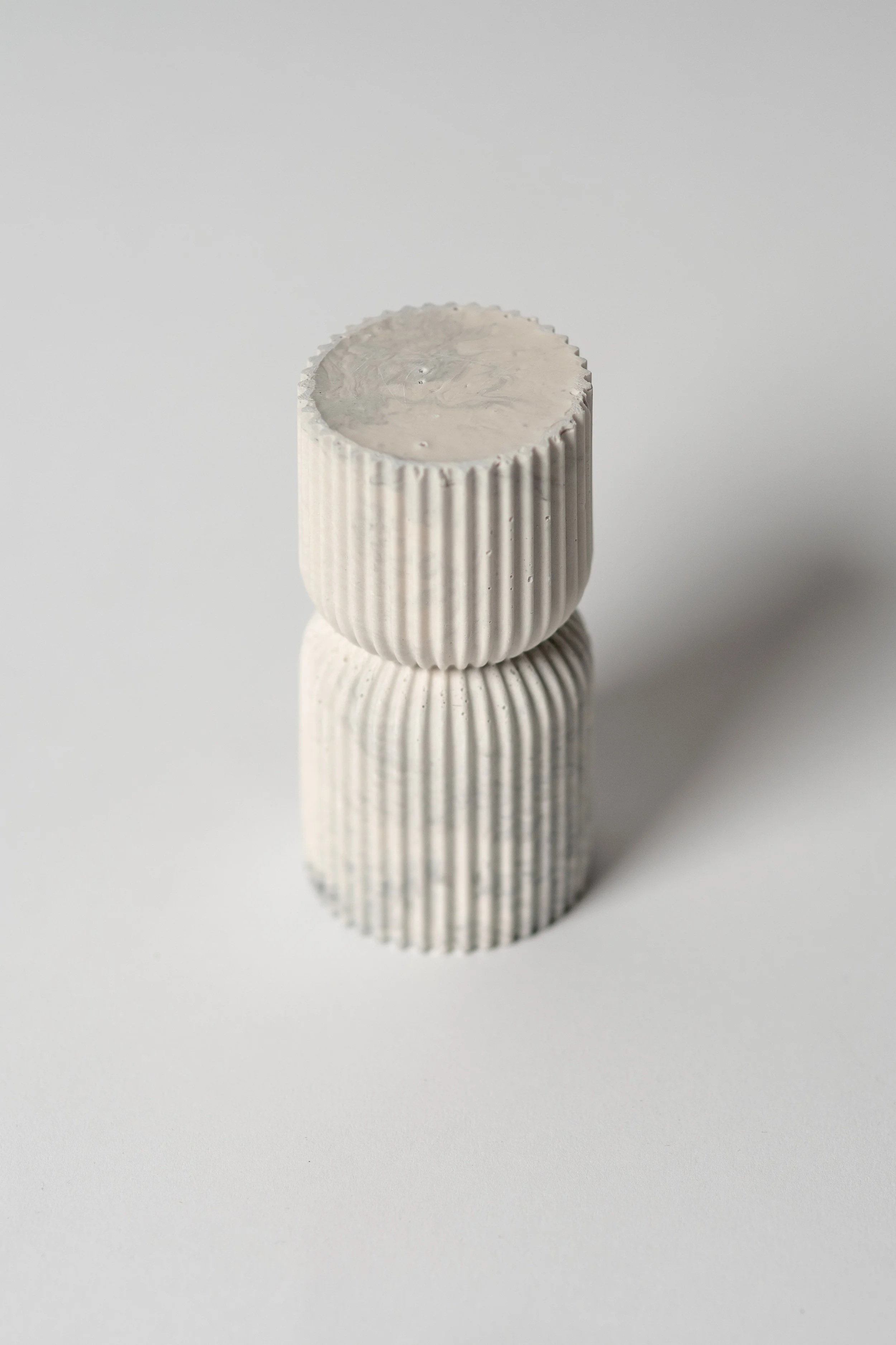 Ribbed Hourglass Decor