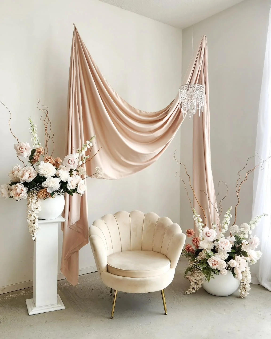 A dreamy floral haven, made for spring romance and Mother&rsquo;s Day magic ✨️ 

Floral &amp; styling by @thebanyancollectiondecor