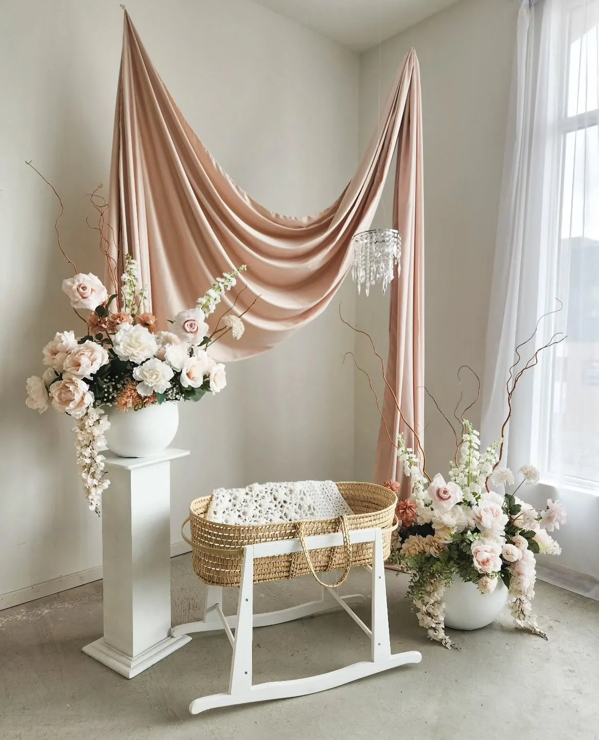 The dreamiest setting for your Mother&rsquo;s Day or newborn shoot is right here ✨ Book now and make memories that last forever.