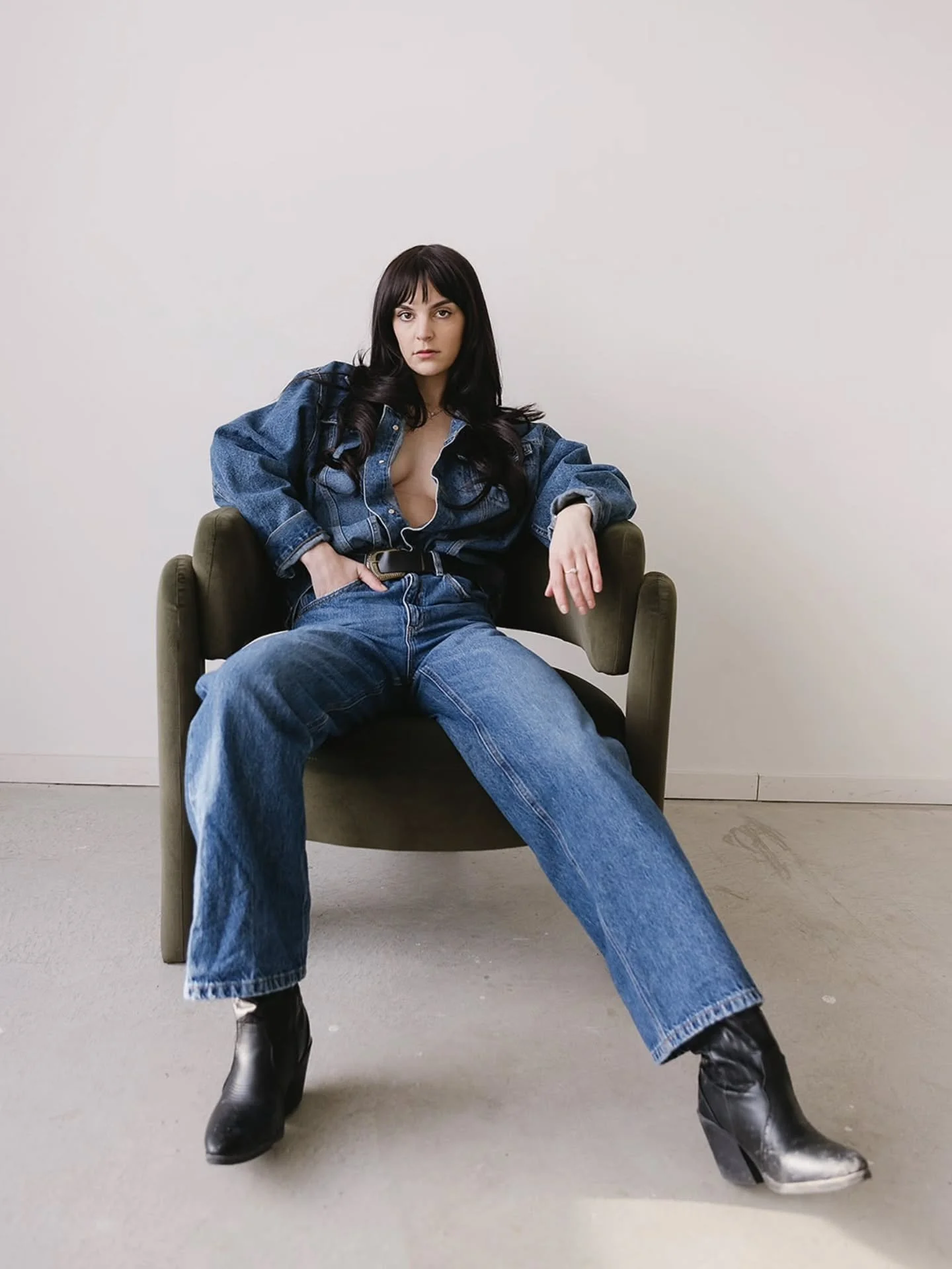 Chill mode on. Pose game strong.

Photographer: @samanthafrancisphoto 
In frame: @kayadimaria