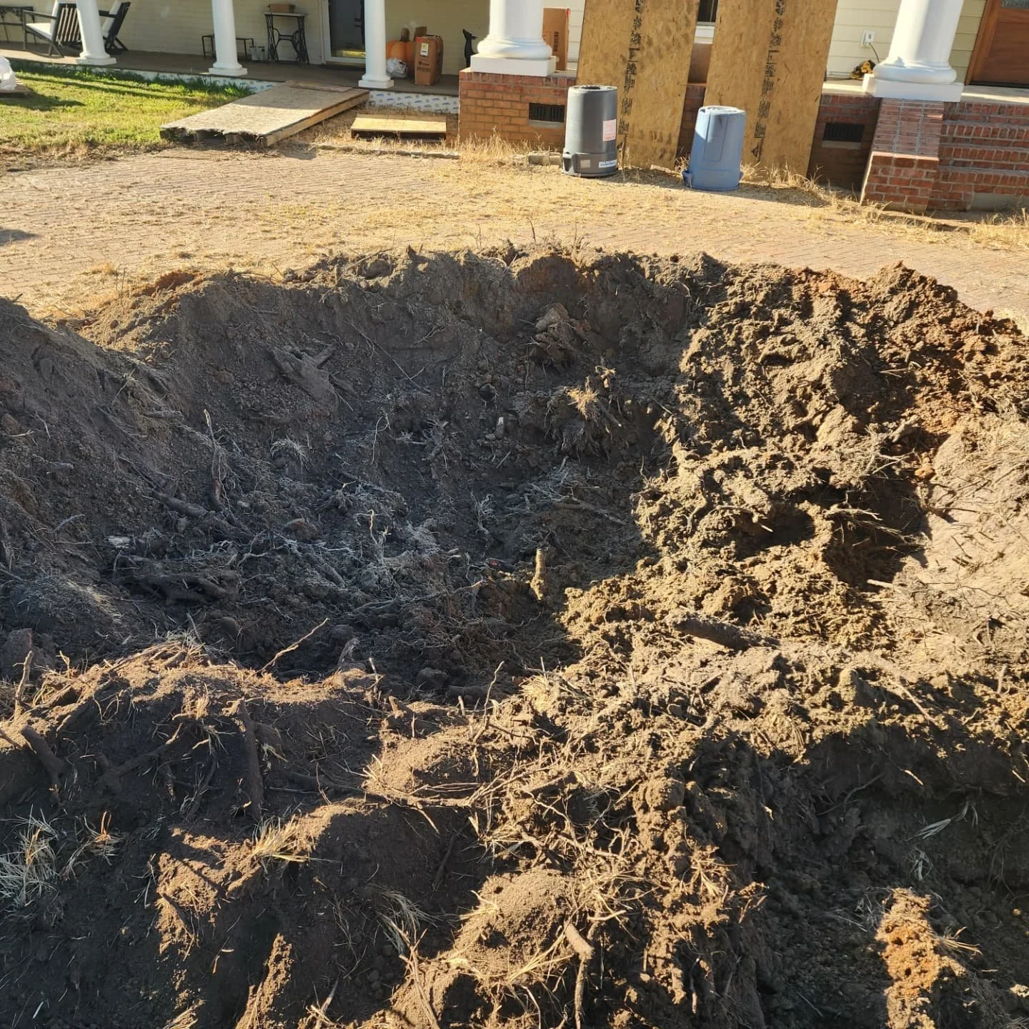 Removed the Old Pin Oak stump today that had to be removed so that we could shift our circle drive to accommodate the addition. #righttoolsforthejob #hanoverva #mechanicsvilleva #renovations 
@vikingbuildingsolutions_va