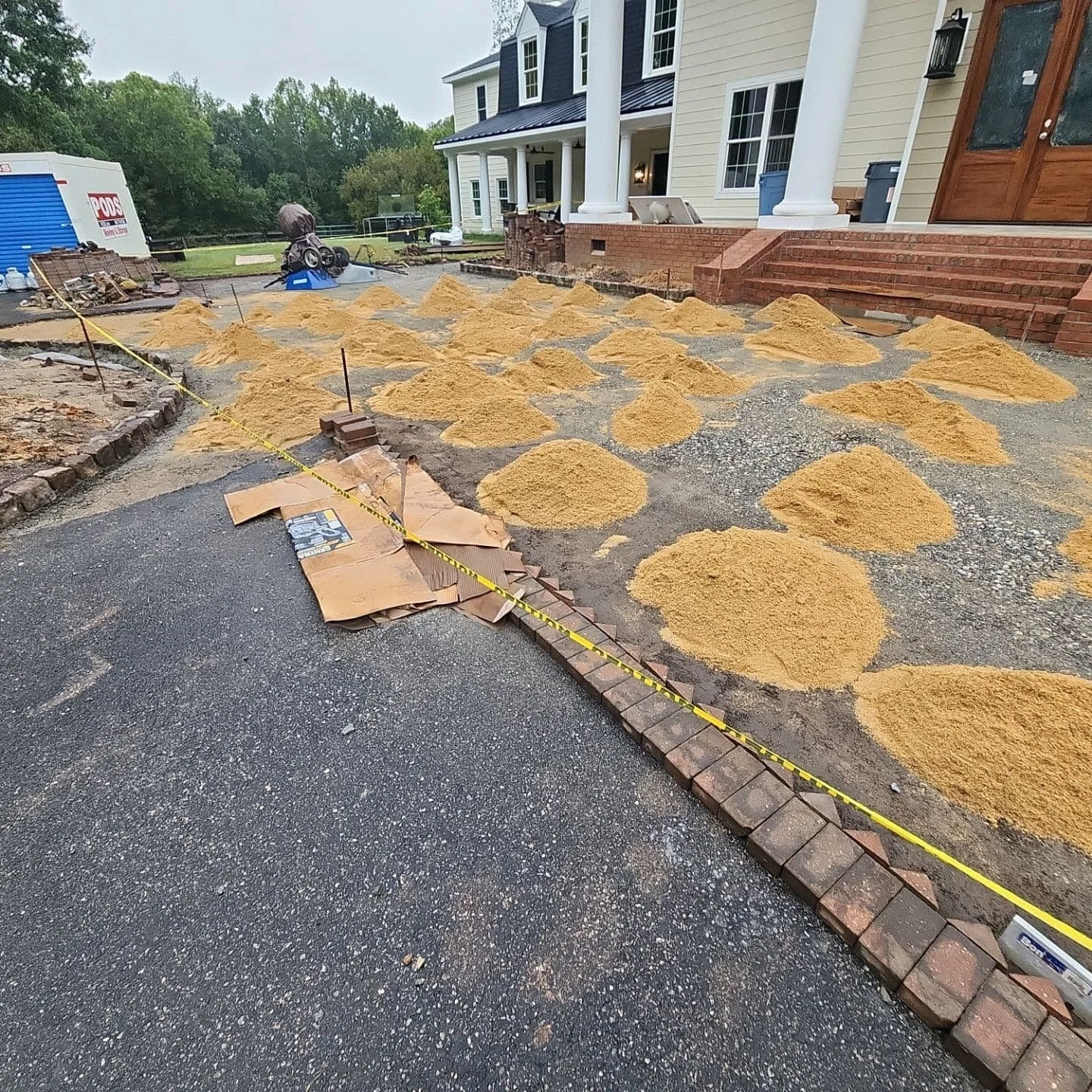 🚧 Making progress out here in Mechanicsville, Hanover County!

We&rsquo;re laying the groundwork for a brand-new paver driveway with a cobblestone border as part of this beautiful renovation. The base is prepped, the border&rsquo;s set, and we&rsquo