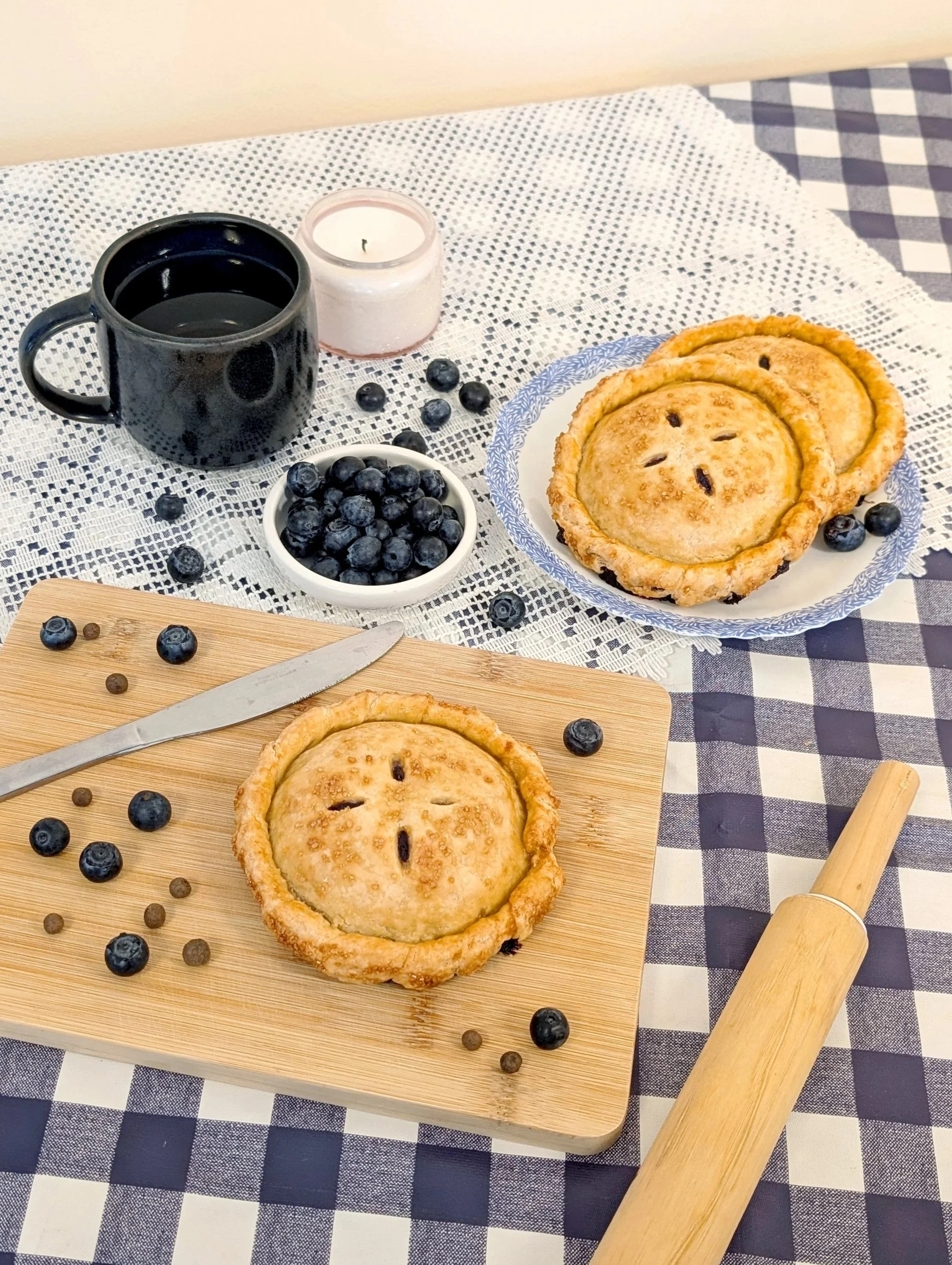 Hand+Pies_Blueberry_styled_01.jpg