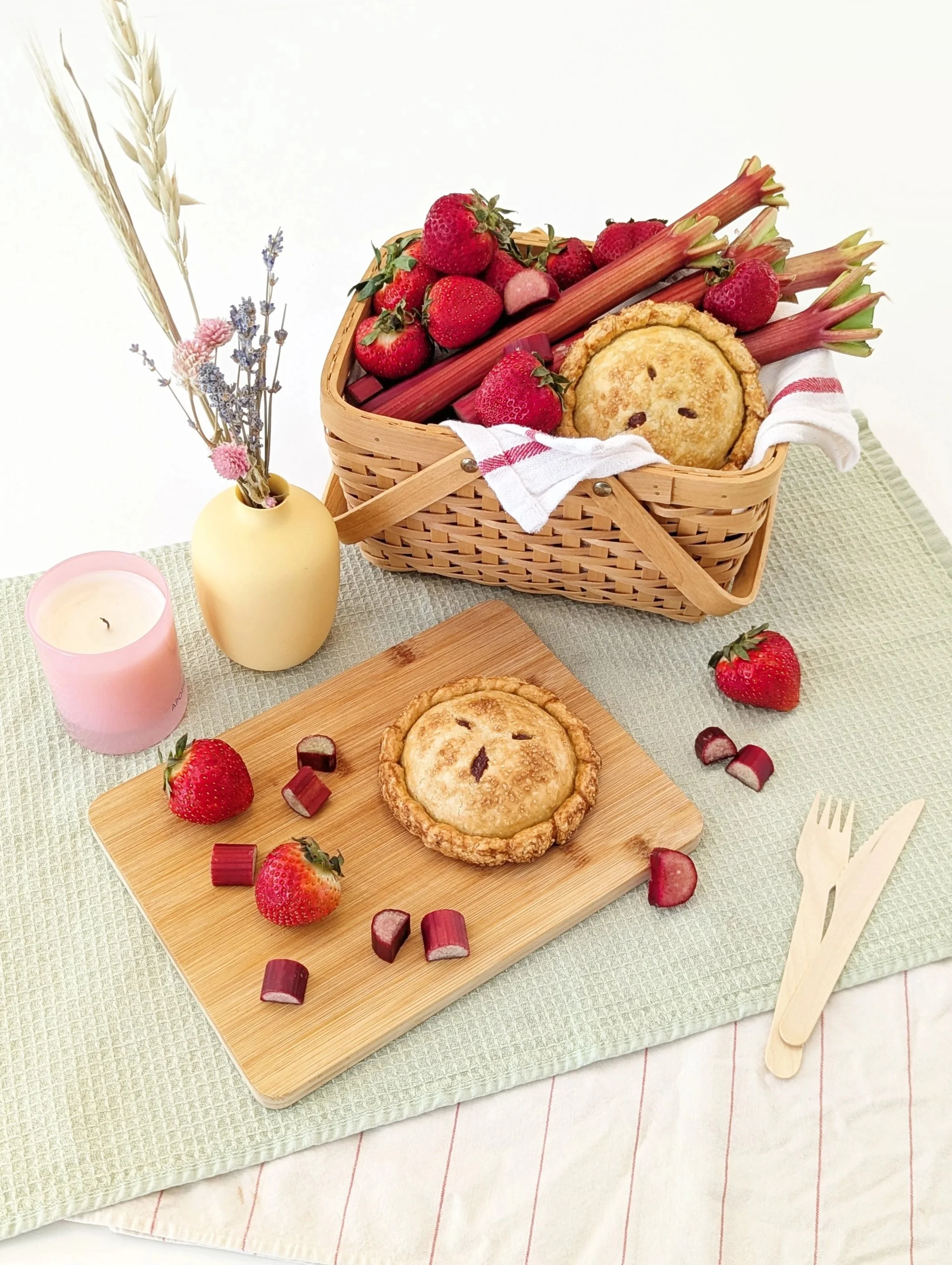 Strawberry Rhubarb Hand Pie (1 pc)