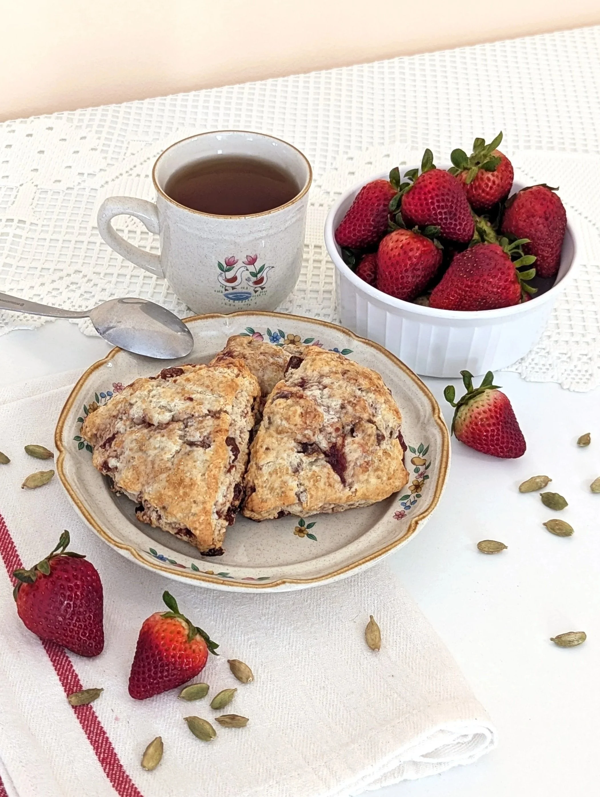 Strawberry Cardamom Scones (3 pcs)