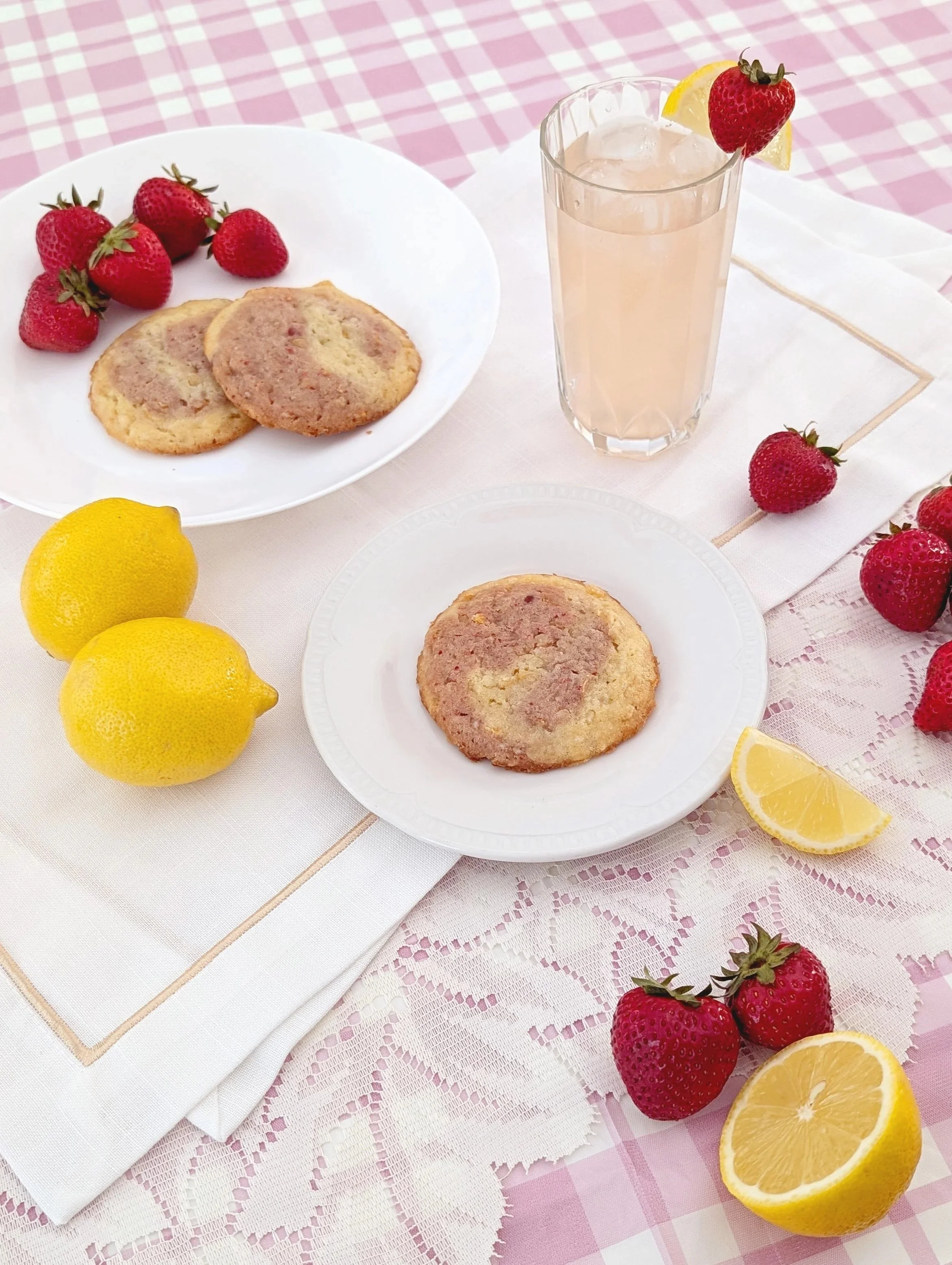Cookies_Strawberry+Lemonade_styled_01.jpg