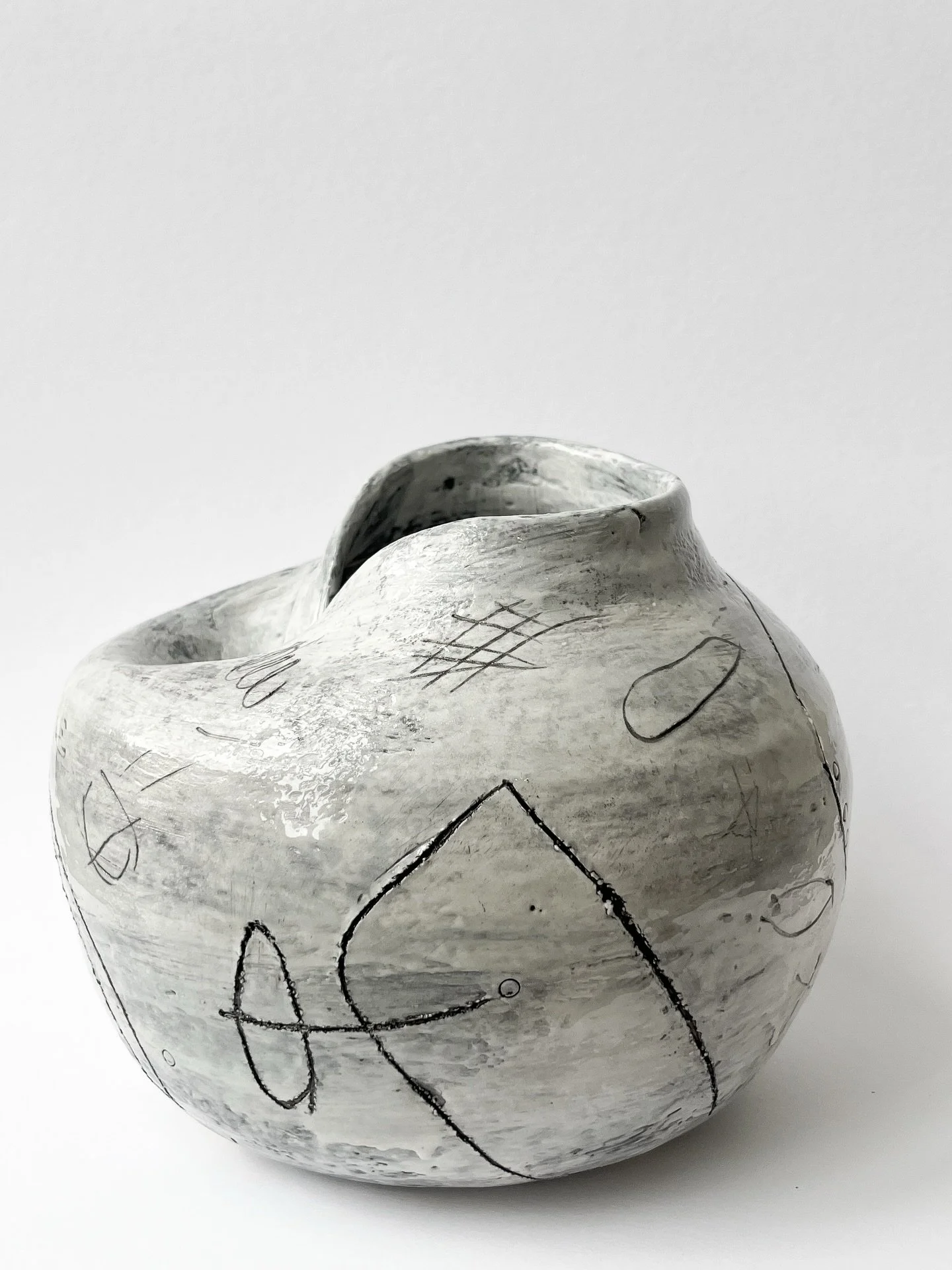 Interval 01. A pause between production, a quiet shift into exploratory space.

#ceramicartist #ceramicstudio #canadianceramics #fusionclayglass #kitchenerwaterloo #contemporaryart