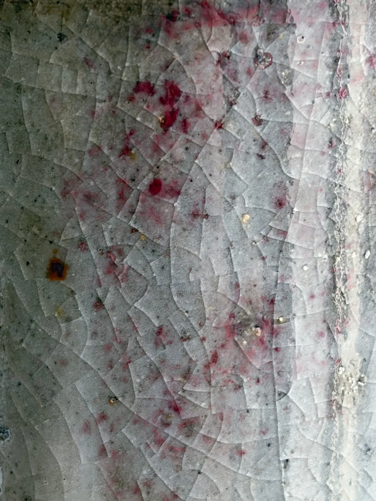 Unloaded the gas kiln yesterday and was immediately drawn in. I have so much love for shinos, especially the carbon trapping and soft shifts across the surface.