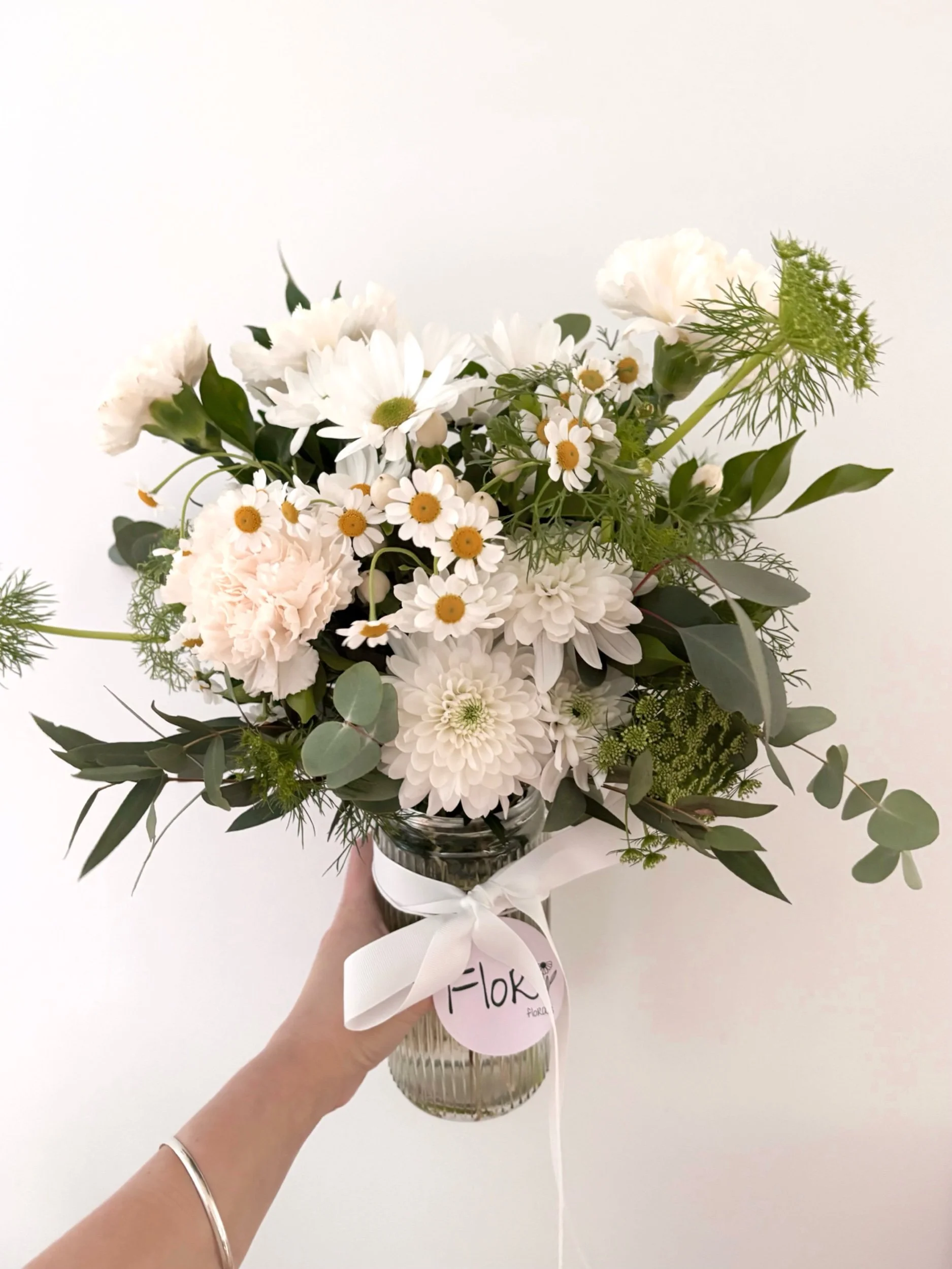 Signature Whites - Flor Florals - Cairns Florist, Flower Delivery Cairns - ,Same day flower delivery Cairns.