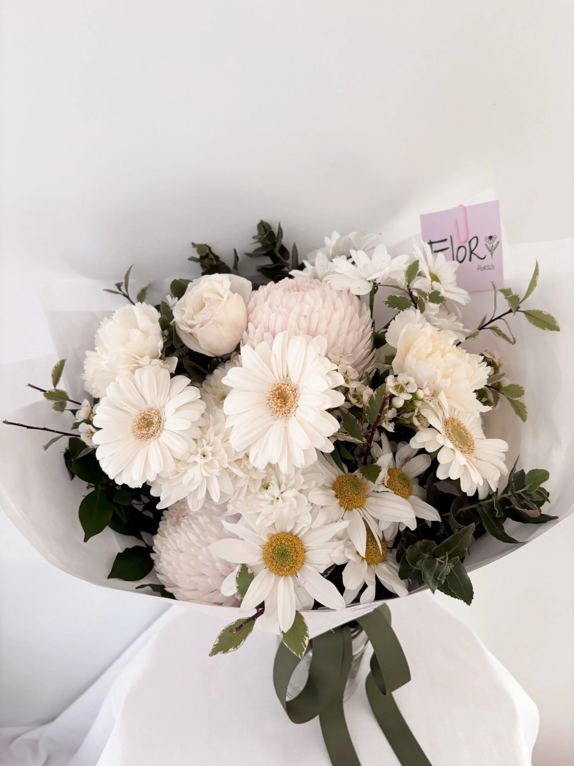 Signature Whites - Flor Florals - Cairns Florist, Flower Delivery Cairns - ,Same day flower delivery Cairns.
