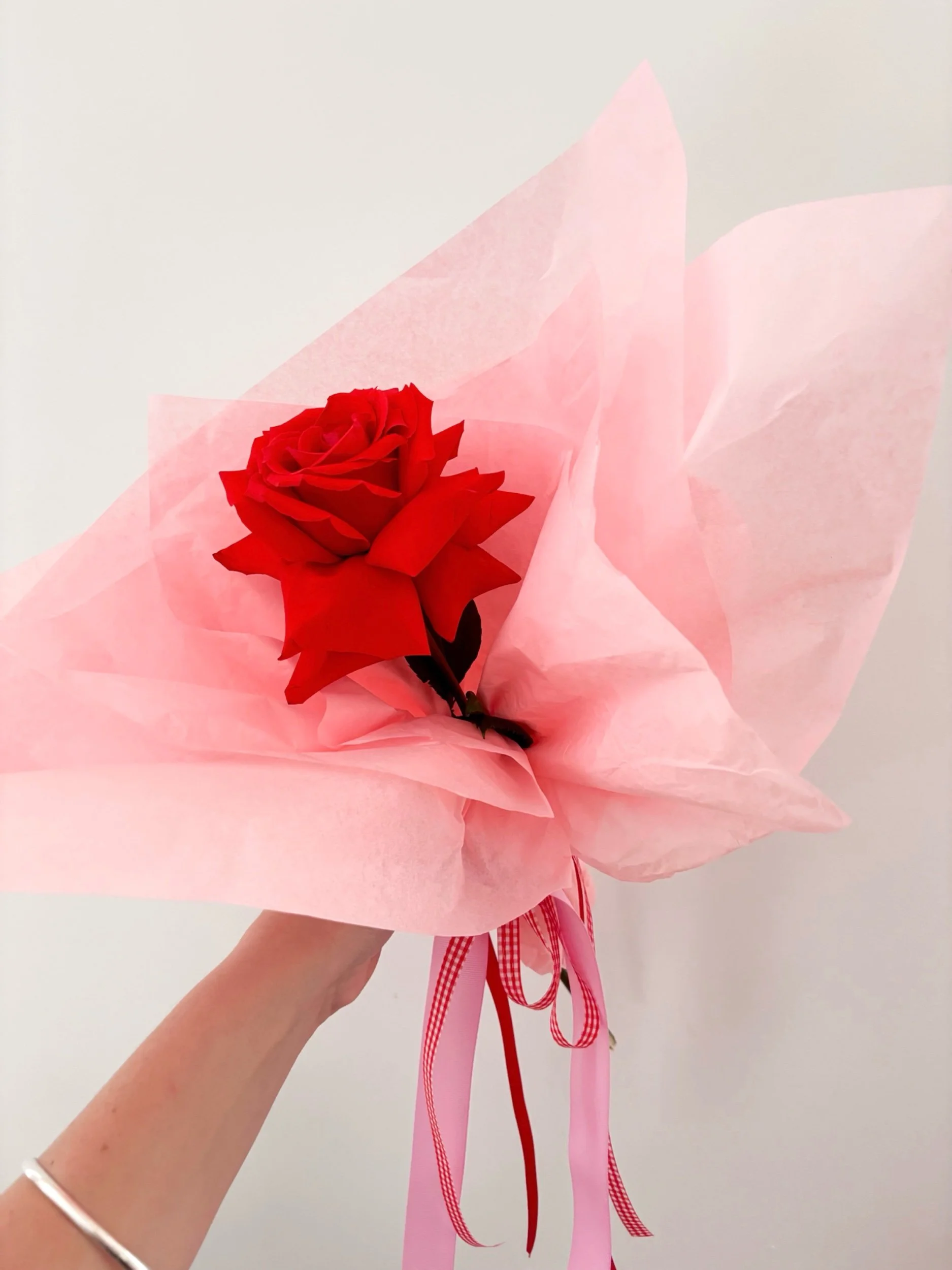 VALENTINE'S DAY - Single Rose 🌹 - Flor Florals - Cairns Florist, Flower Delivery Cairns - ,Same day flower delivery Cairns.