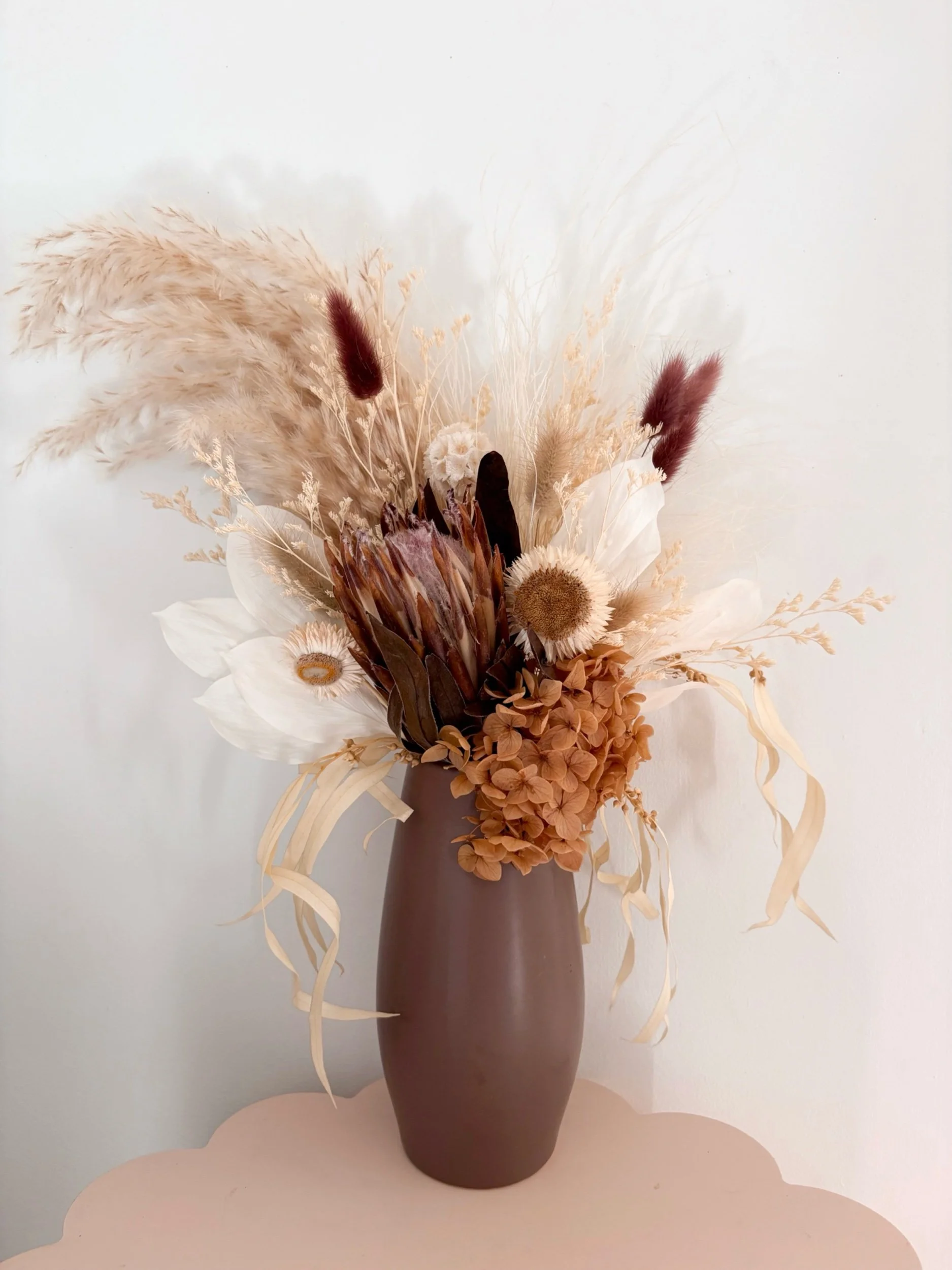 Brown Neutral Dried arrangement - Flor Florals - Cairns Florist, Flower Delivery Cairns - ,Same day flower delivery Cairns.
