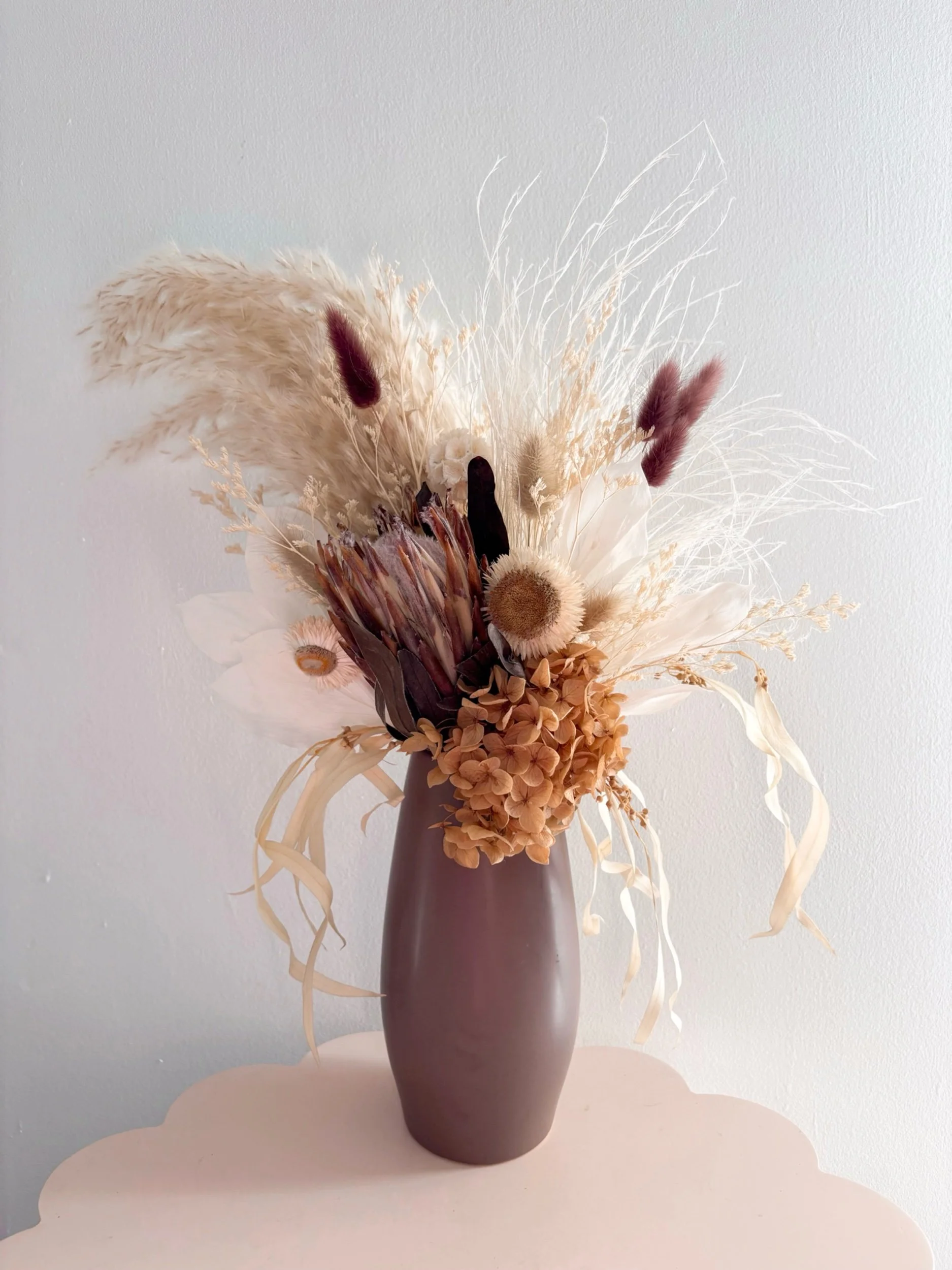 Brown Neutral Dried arrangement - Flor Florals - Cairns Florist, Flower Delivery Cairns - ,Same day flower delivery Cairns.