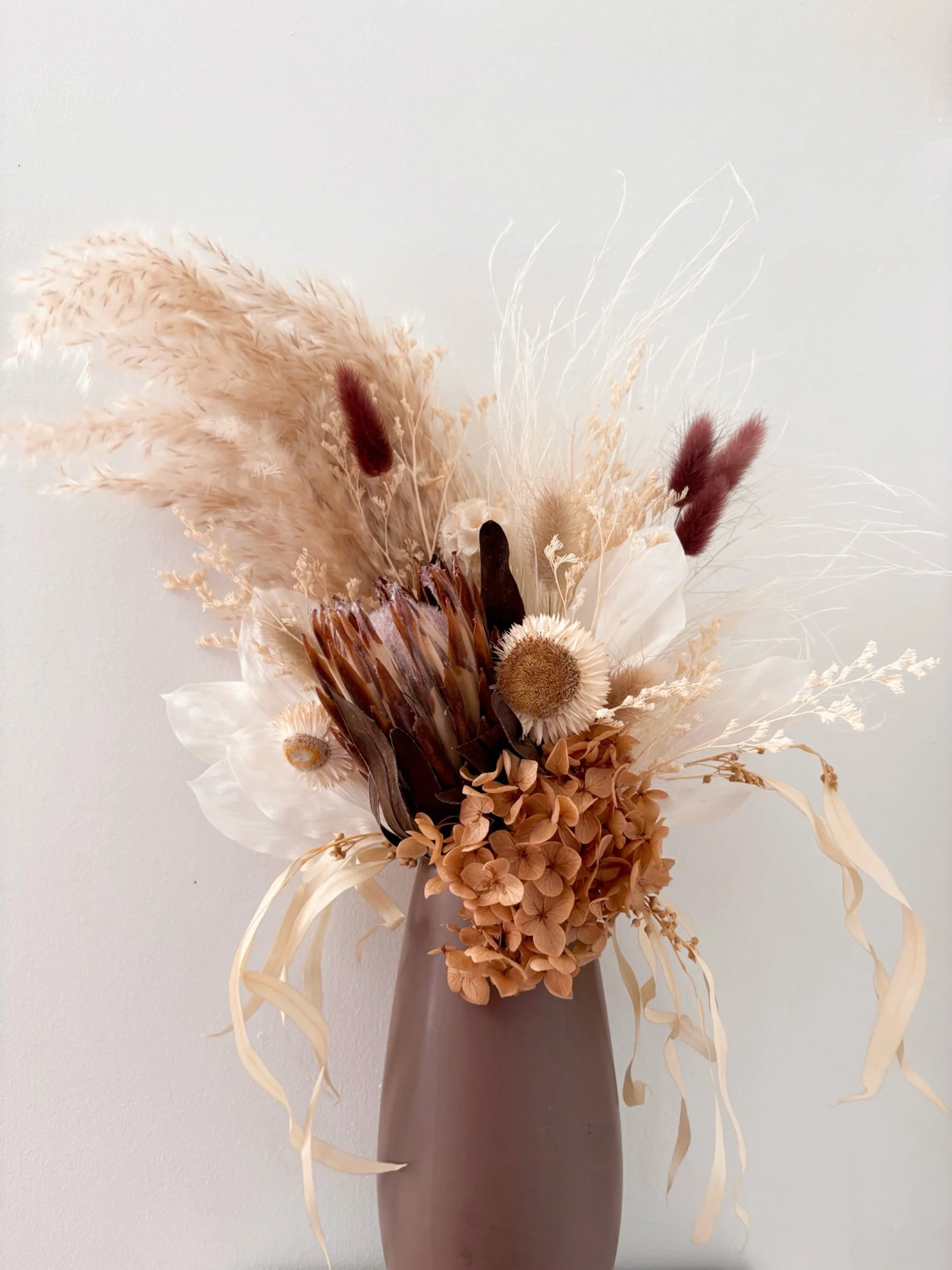 Brown Neutral Dried arrangement - Flor Florals - Cairns Florist, Flower Delivery Cairns - ,Same day flower delivery Cairns.