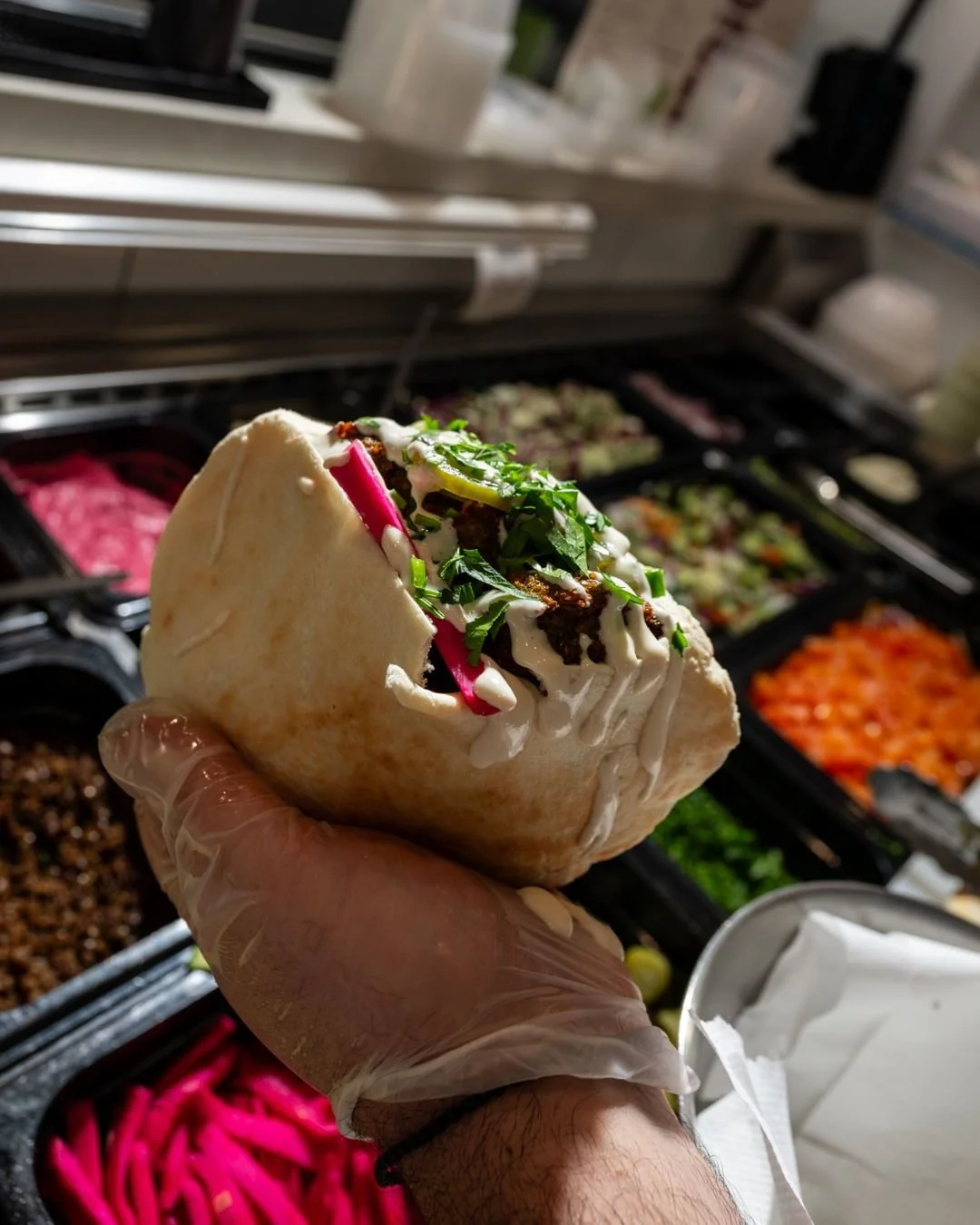 Fluffy pita, crispy falafel and all the good stuff inside. 🌿🥙 #JerichoEats