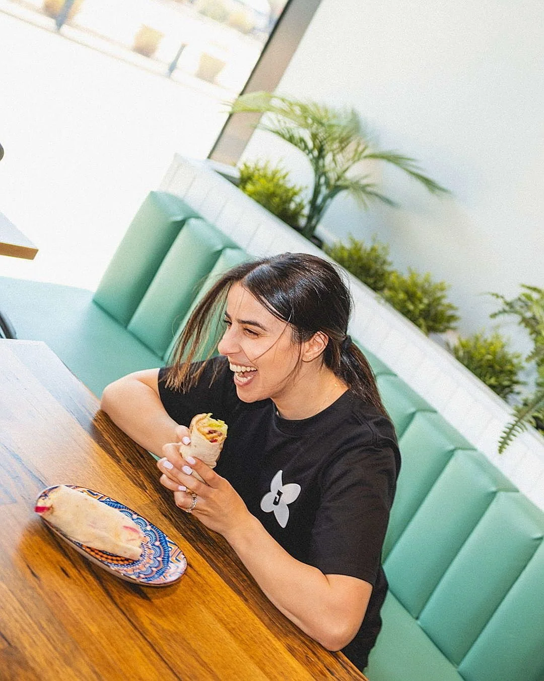 Crispy Fish Bomba! 🐟🔥 Crispy battered flathead wrapped shawarma-style in soft flatbread, loaded with lettuce, sumac onions, pickled veg, green-goodness tahini and a bright squeeze of lemon. The kind of fish you crave all summer long. 🏖️ Get in and