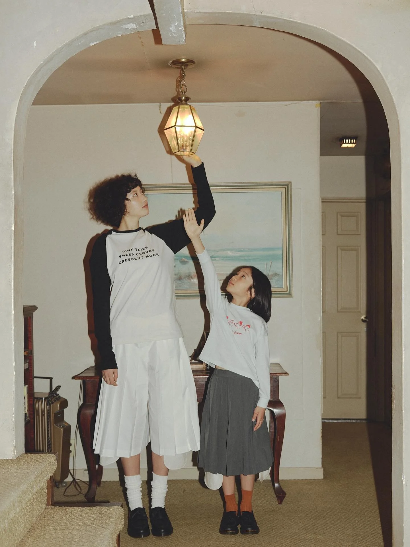 ・
Ame 2025 SEASON 1
&quot;Dream a little dream&rdquo; COLLECTION 

🛒Pleated Short Pants &quot;KIDS SIZE&quot;🛒
リサイクルポリエステルを使用したプリーツショートパンツ。
キャロットパンツに使用で、下にたれるフェイクポッケットが特徴です。

Pleated short pants made from recycled polyester.

----------------------