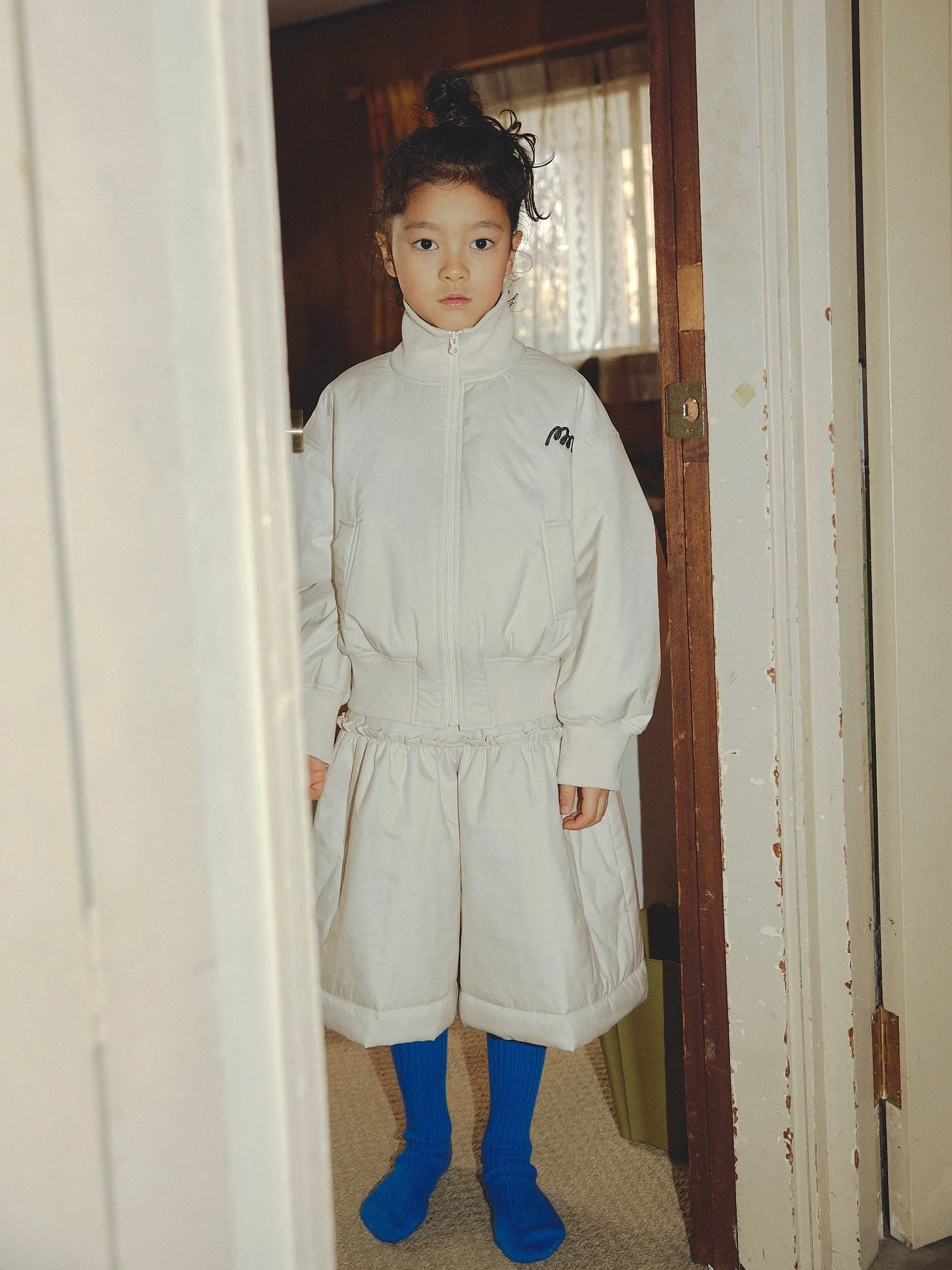 ・
folk made 2025AW COLLECTION 

&quot;Dream a little dream&rdquo;

Tops👔
-Padded blouson

Bottoms👖
-Padded half pants

----------------------------------------

使い終わった古着や残反を原料としたリサイクルポリエステル生地を
中綿入りにして使用しているパウダータフタシリーズ。
撥水性を備え透湿性に優れているためムレ感が少ないです。
ブ