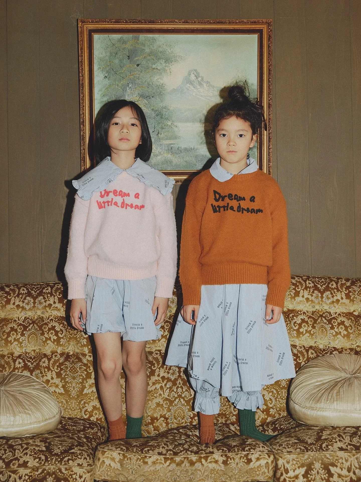 ・
folk made 2025AW COLLECTION 

&ldquo;Dream a little dream pullover&rdquo;

タム素材を超起毛させた立体感のあるセーター。
雲のような肌触りと絶妙な色の組み合わせが特徴。
今期のテーマ、Dream a little dreamのプリントを施しています。

----------------------------------------

A cozy fluffy tam knit with a dreamy color