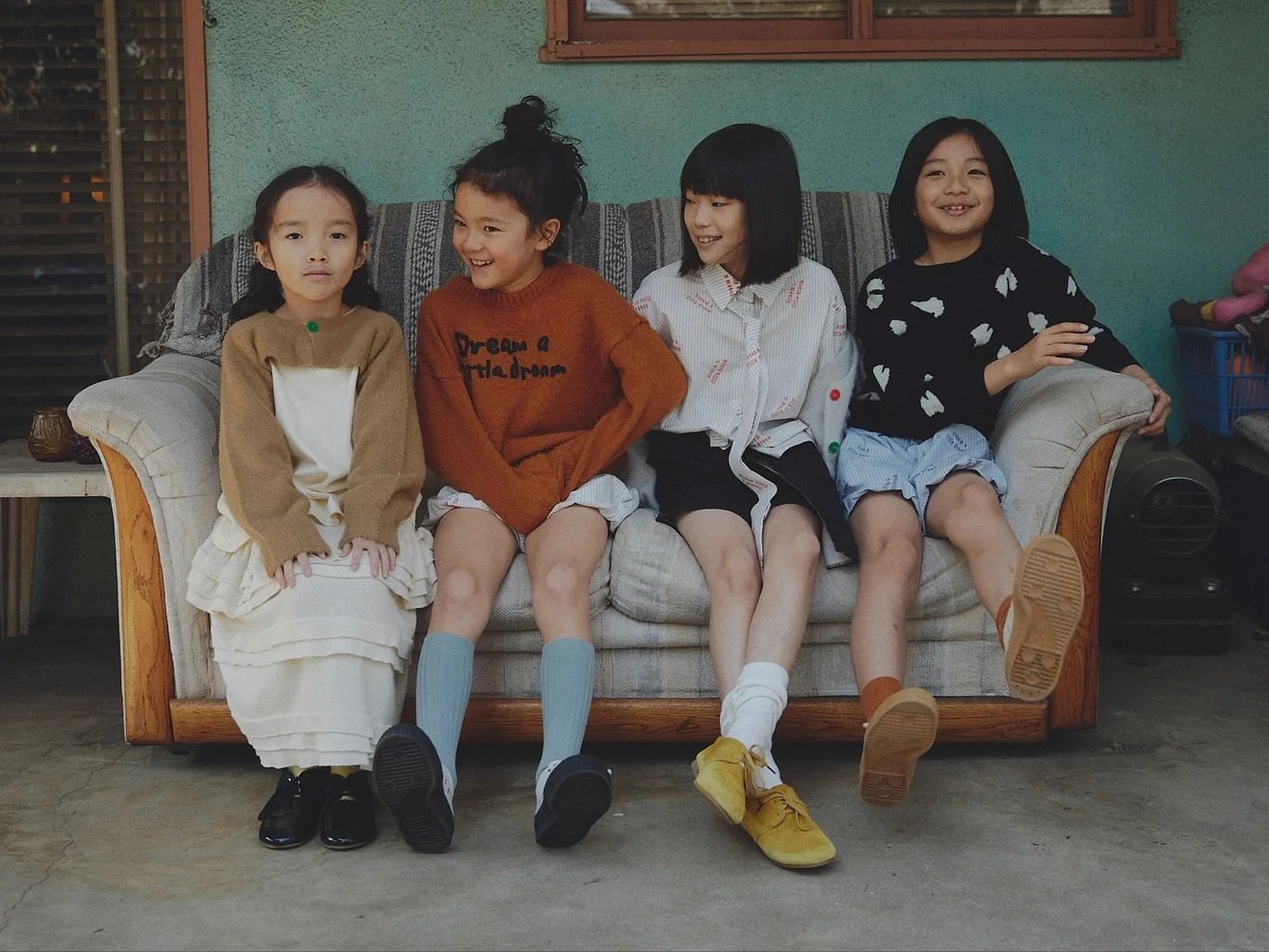 ・
folk made 2025AW COLLECTION

&quot;Dream a little dream&rdquo;

小さな夢を見る。
こどもたちの冒険と笑顔のために。
今日の笑顔が、ずっとつづく未来の物語になるように。
そっと心に触れられる服でありますように。

----------------------------------------

Dream a little dream.
May every adventure bring a smile to every chi