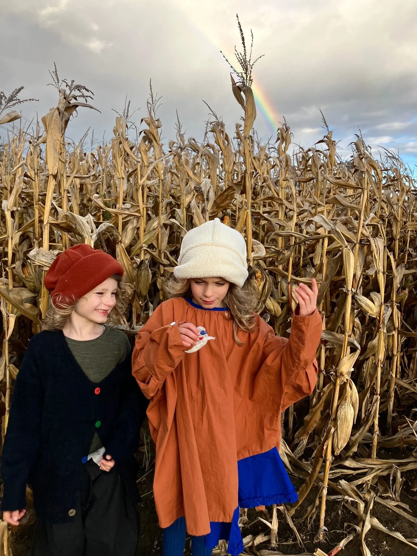・
Snapped by @dorometterschling 

👦
-Minky cardigan
-Vintage tuck pants

👧
-Flare wide dress

Thank you for sharing these cherished moments in our clothes✨
May our clothes be a part of the little ones&rsquo; cherished memories💌

With love,
folk ma