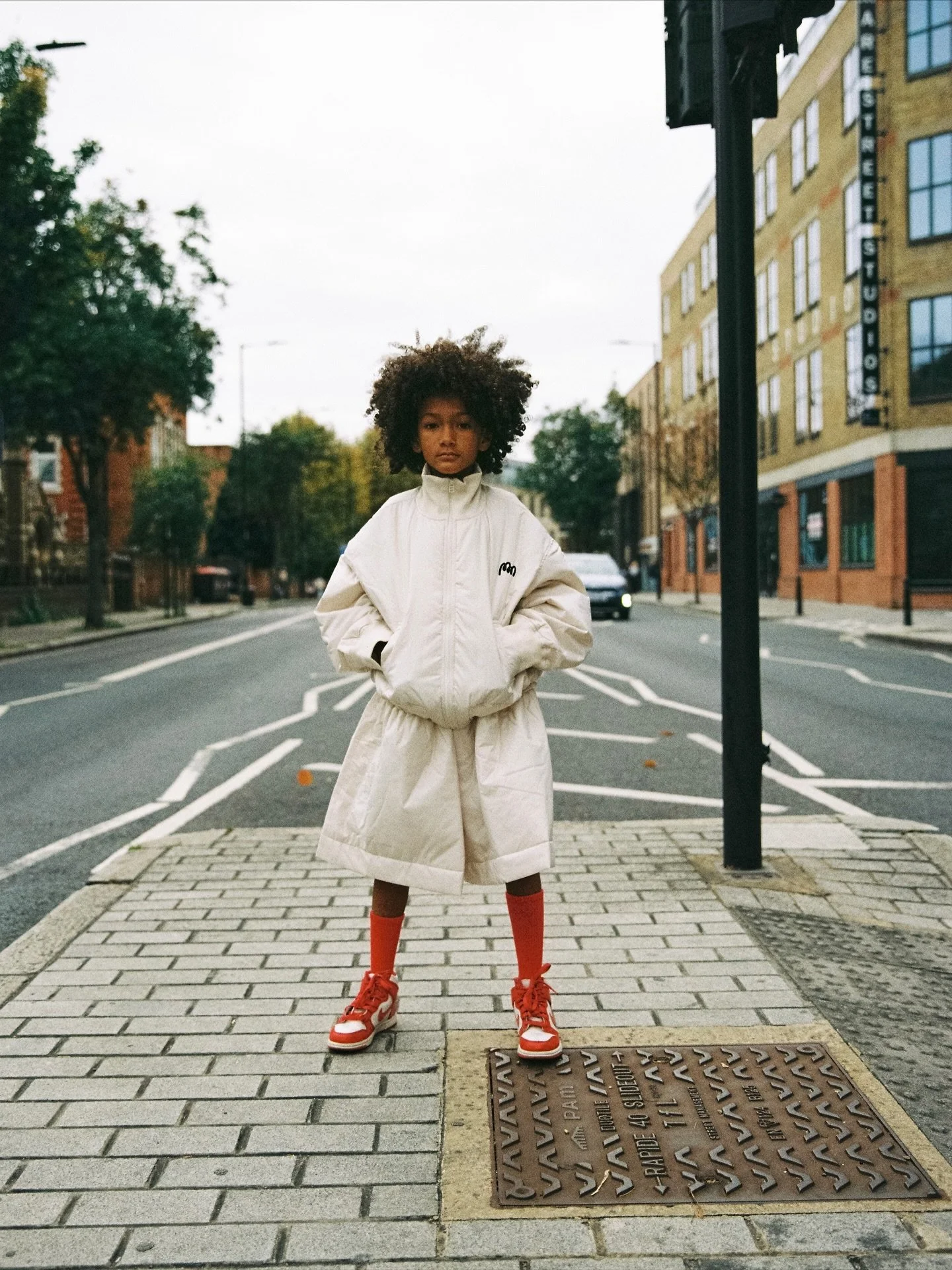 ・
Snapped by @cocoabearandmummy 

-Padded blouson
-Padded half pants

Received an amazing photo from someone who always sends such warm messages🫶🫶🫶
So thankful for the connections these clothes bring 💌

With love,
folk made

---------------------