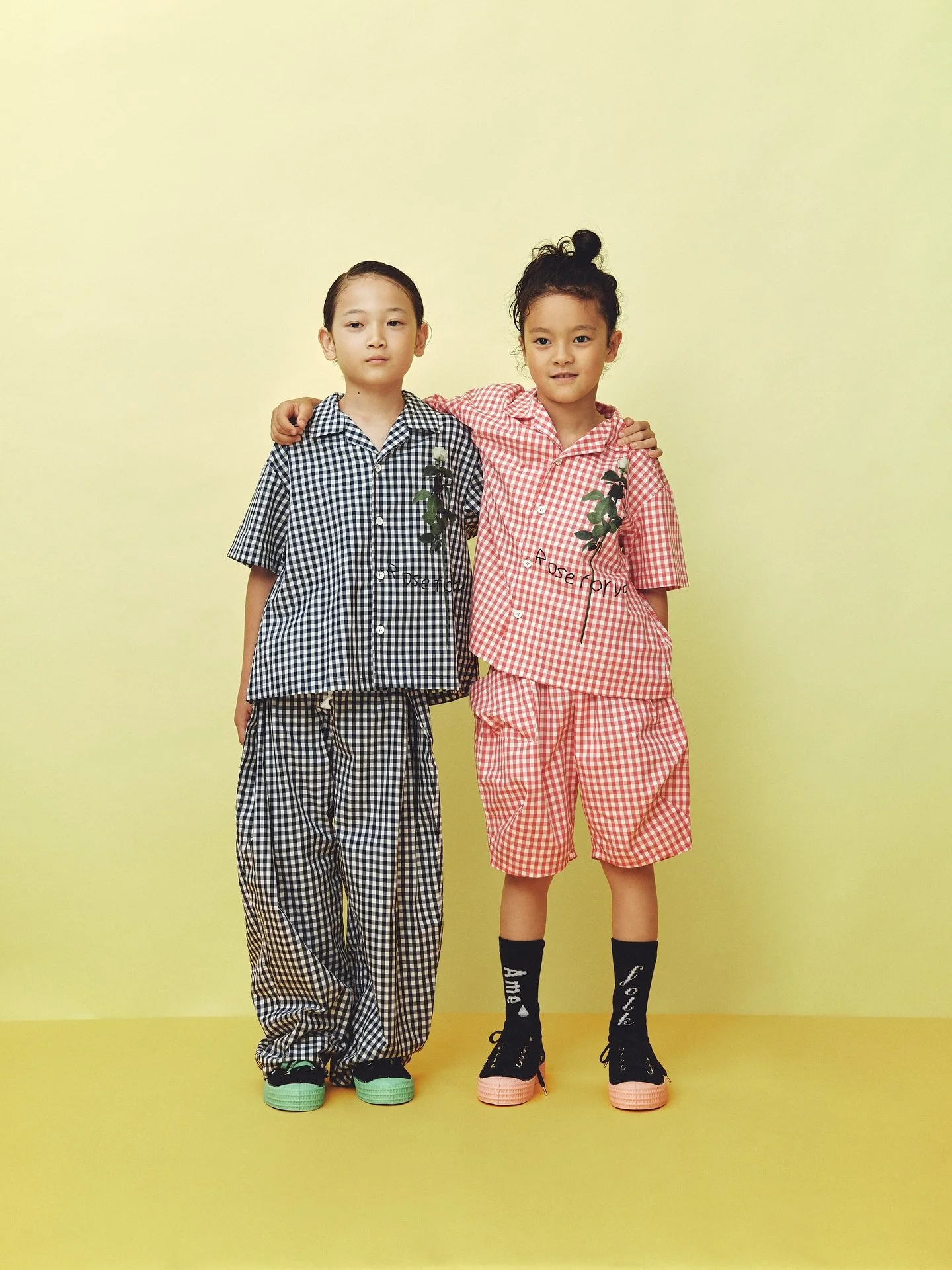 ・
folk made 2026 SS COLLECTION &ldquo;PLAYGROUND&rdquo;

&ldquo;Rose for you&rdquo; a small message from us.

Bringing a flower to someone makes the day feel a little different.
So, a small rose just for you. 

Now available in stores and our online 